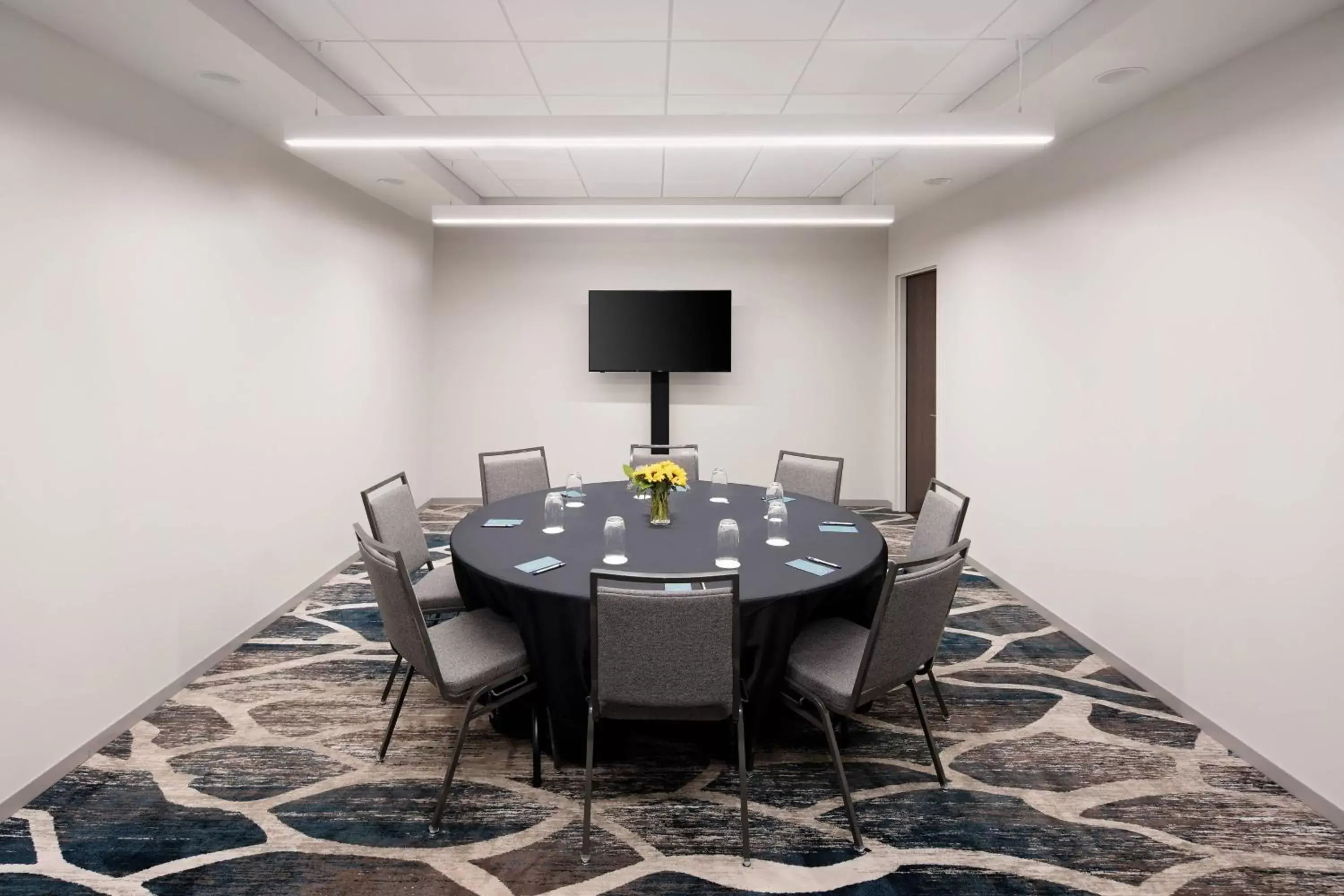 Meeting/conference room in Luminary Hotel & Co., Autograph Collection