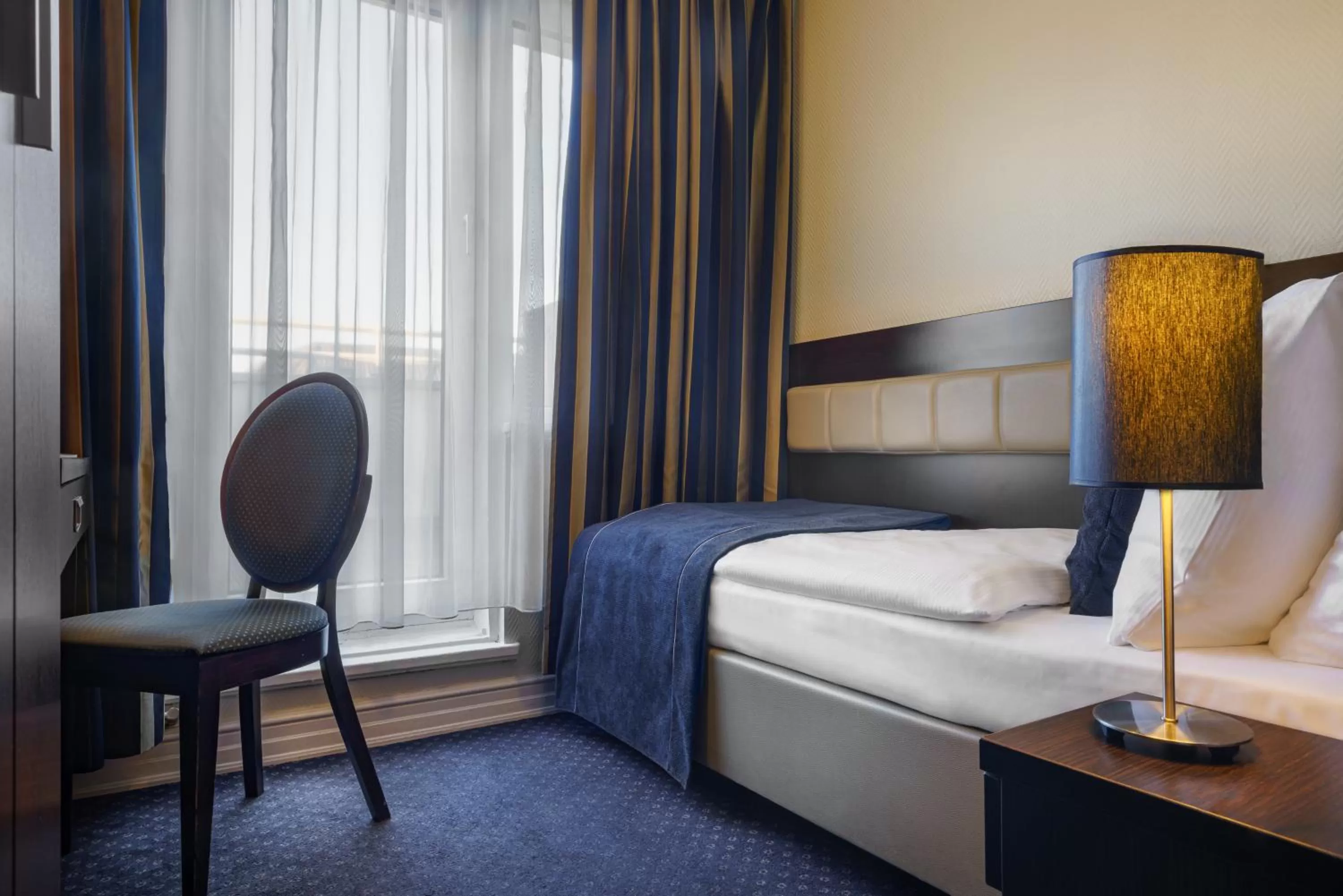 Bed in Hotel Continental Hamburg Hauptbahnhof