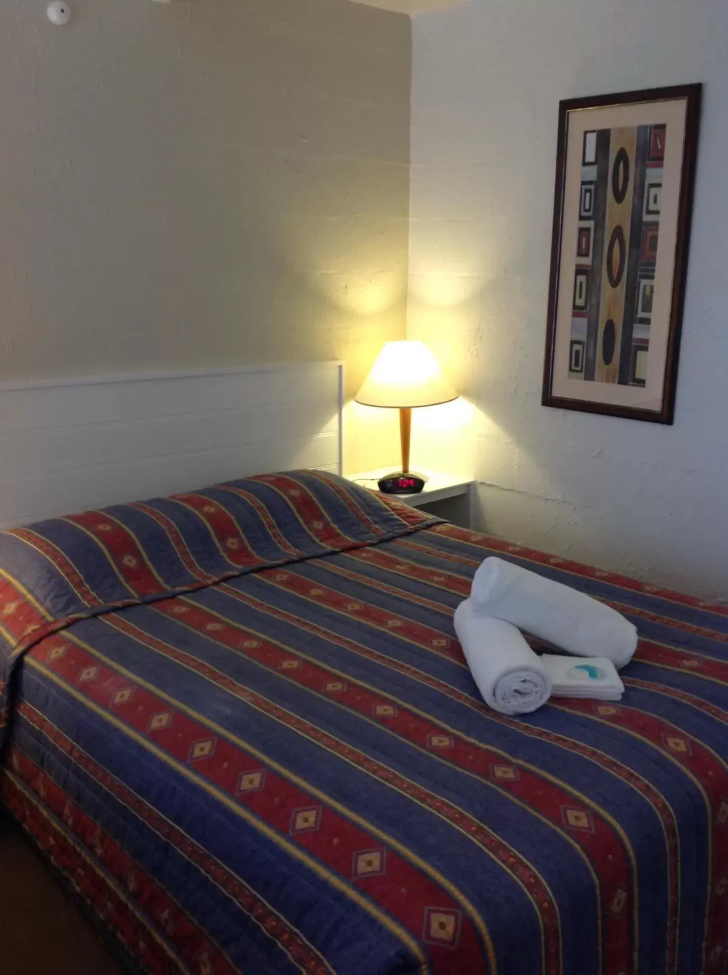 Bed in Motel Farnboro