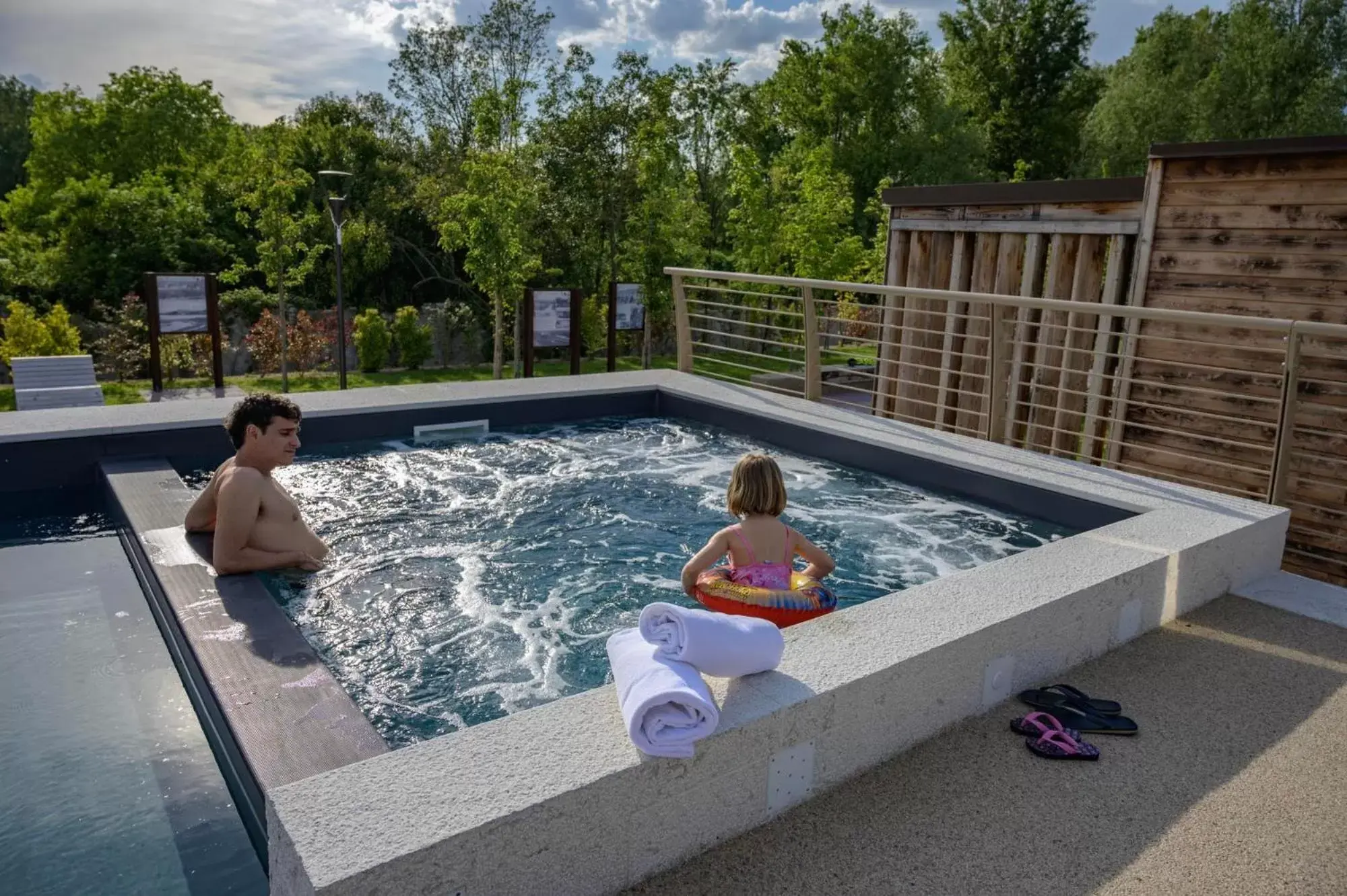 Hot Tub, Swimming Pool in Borgo Stazione Bike Inn