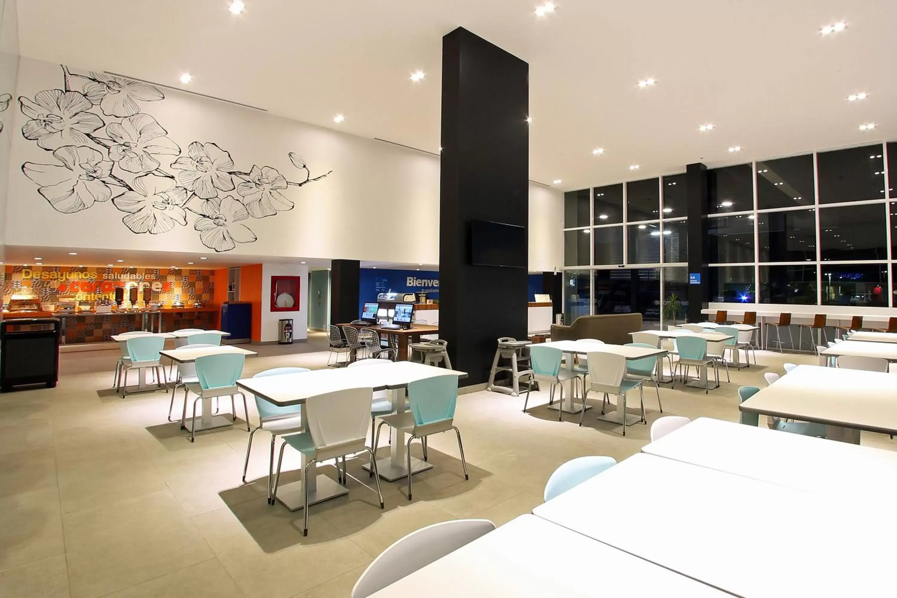 Restaurant/places to eat in One Cuautitlan Restaurant/places to eat in One Cuautitlan