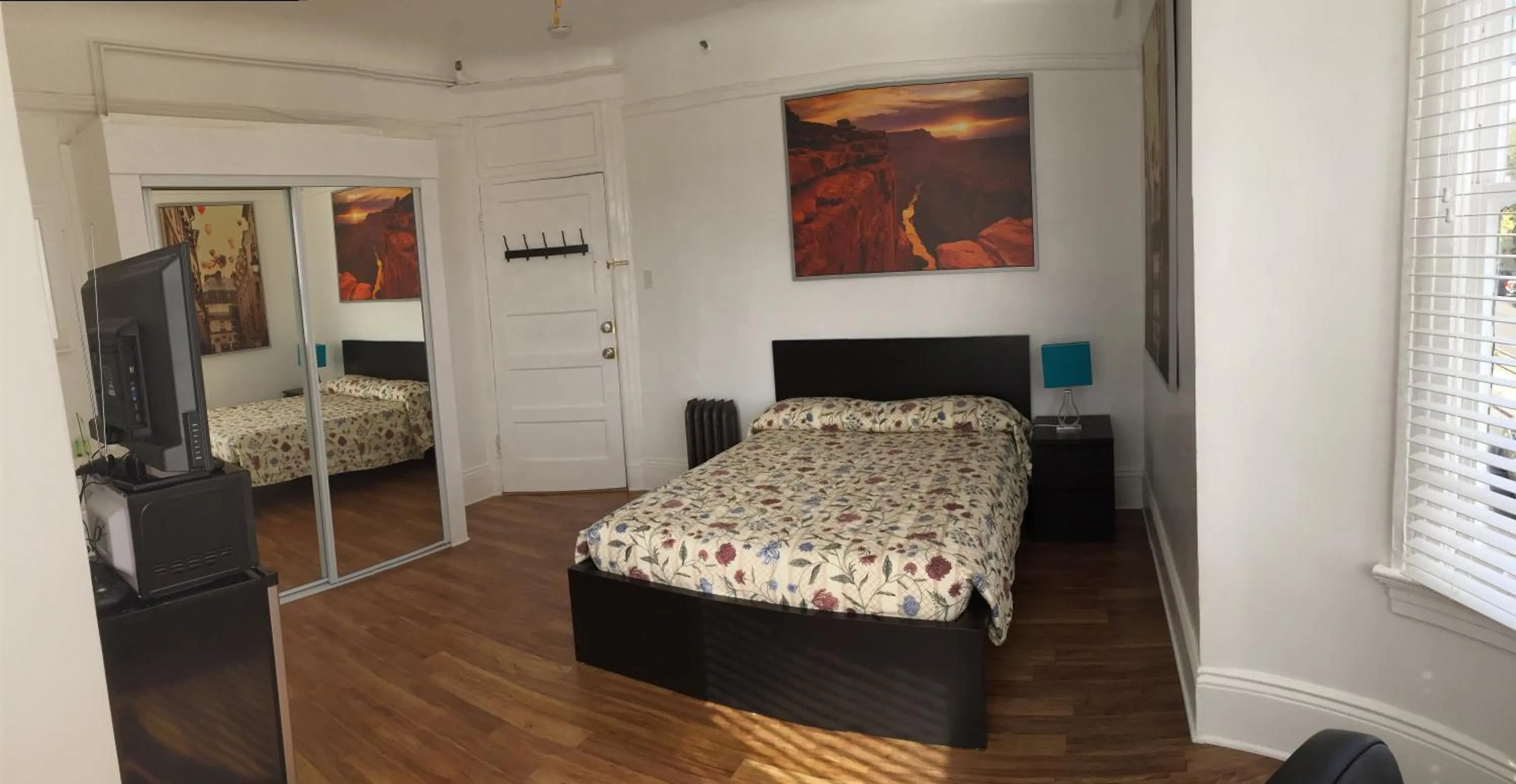 Standard Room with Shared Bathroom in Cable Car Hotel