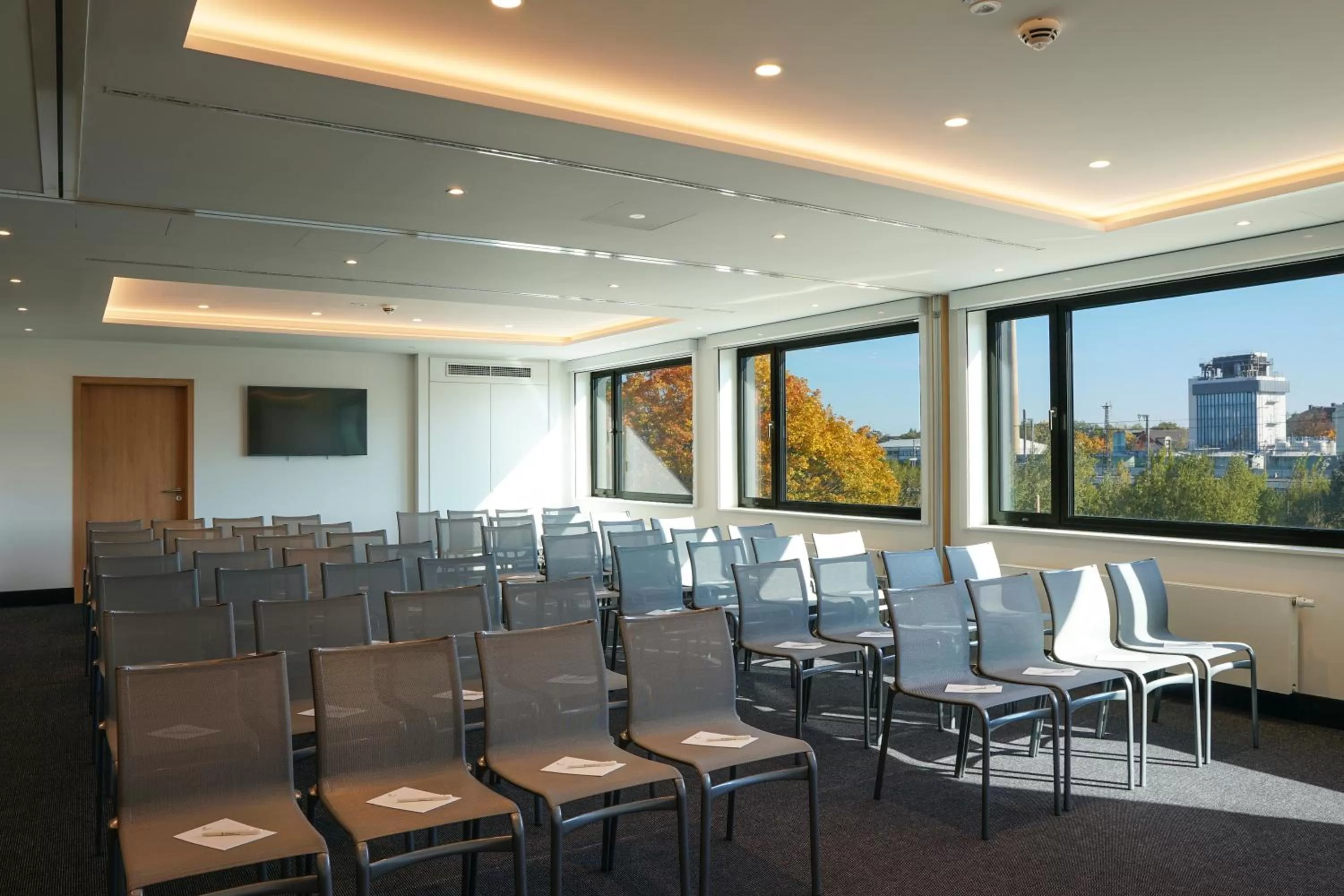 Meeting/conference room in Holiday Inn Munich - Leuchtenbergring by IHG