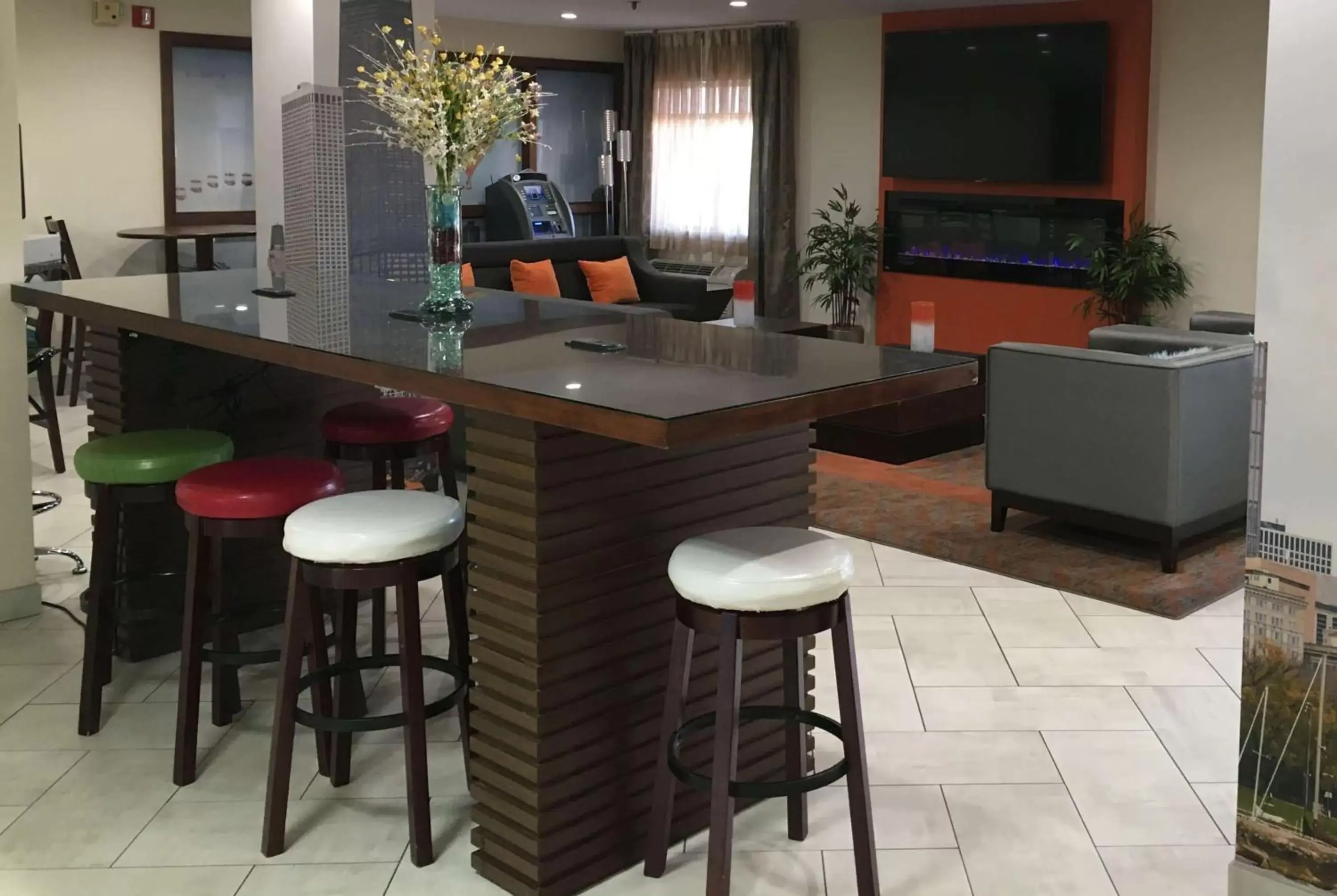 Lobby or reception, Lounge/Bar in Baymont by Wyndham Waterford/Burlington WI