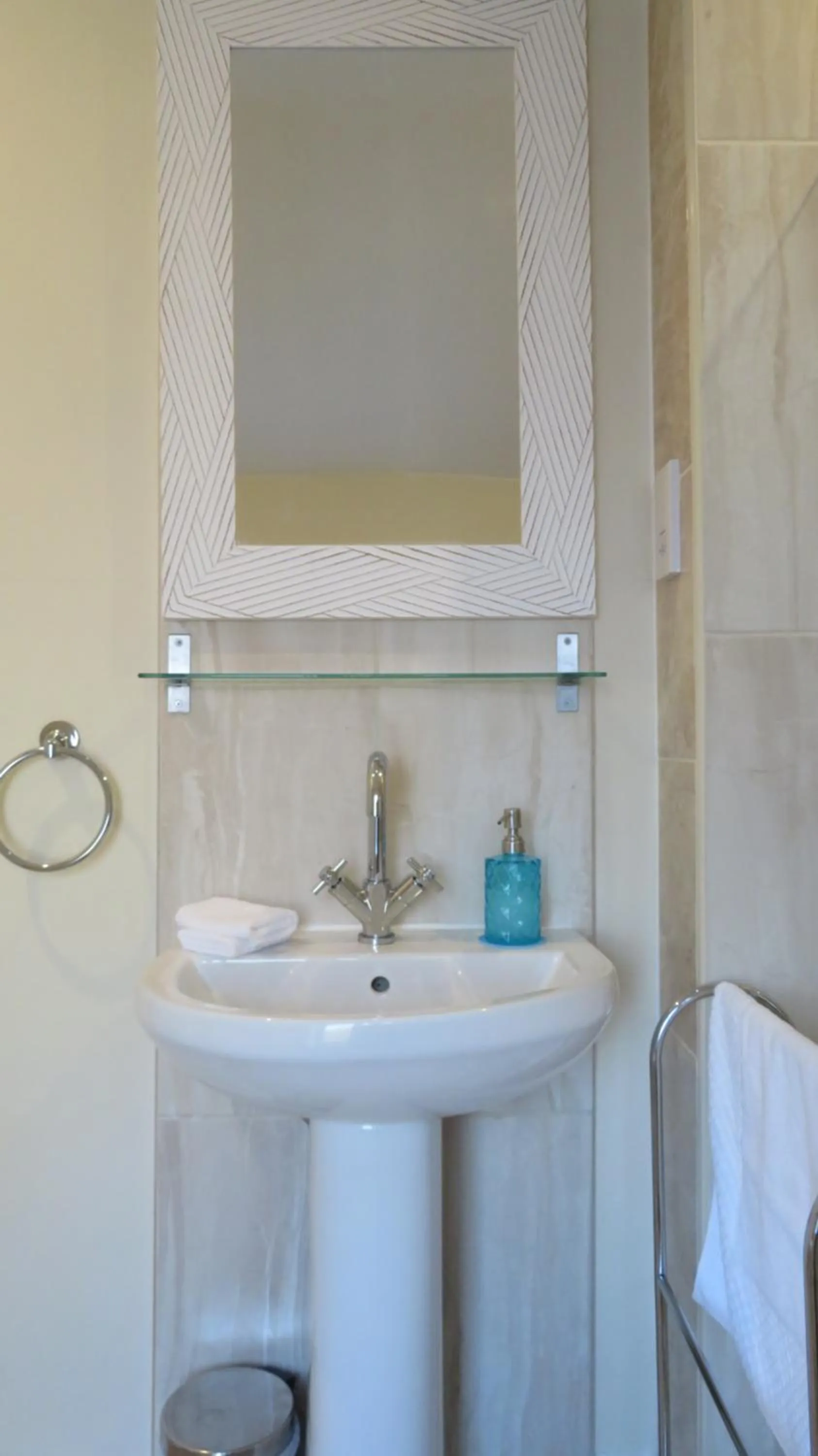 Bathroom in The Wheatsheaf