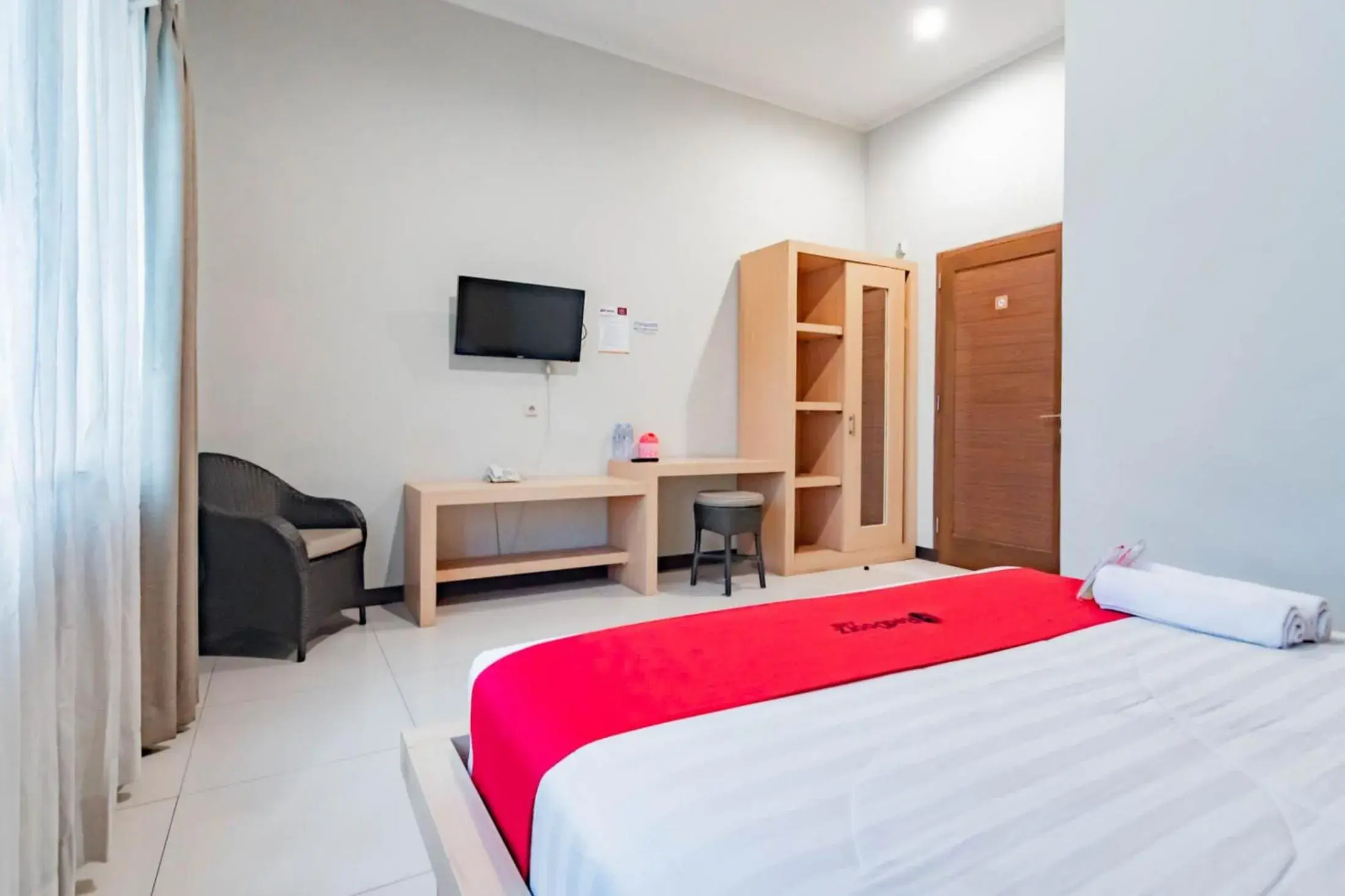 Bedroom, Bed in RedDoorz near Lembang Park & Zoo 2