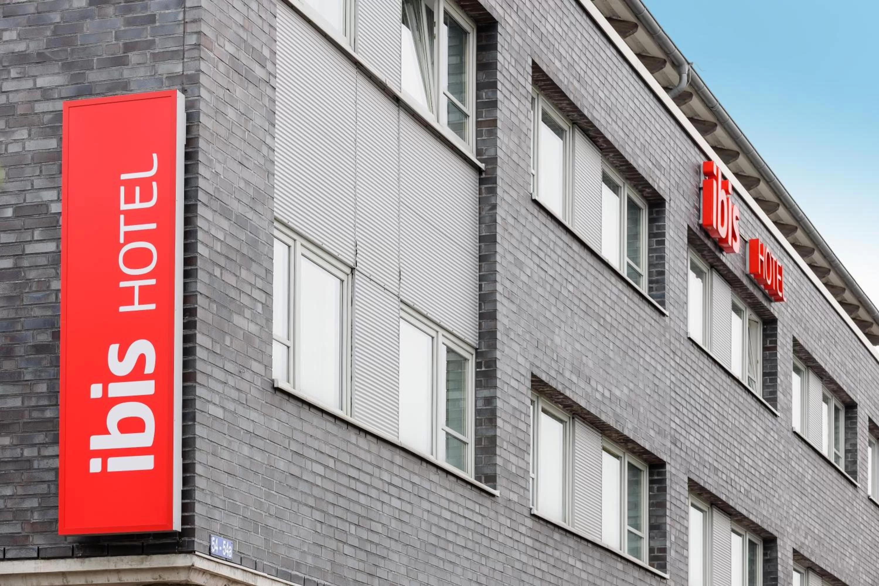 Facade/entrance in ibis Luebeck City