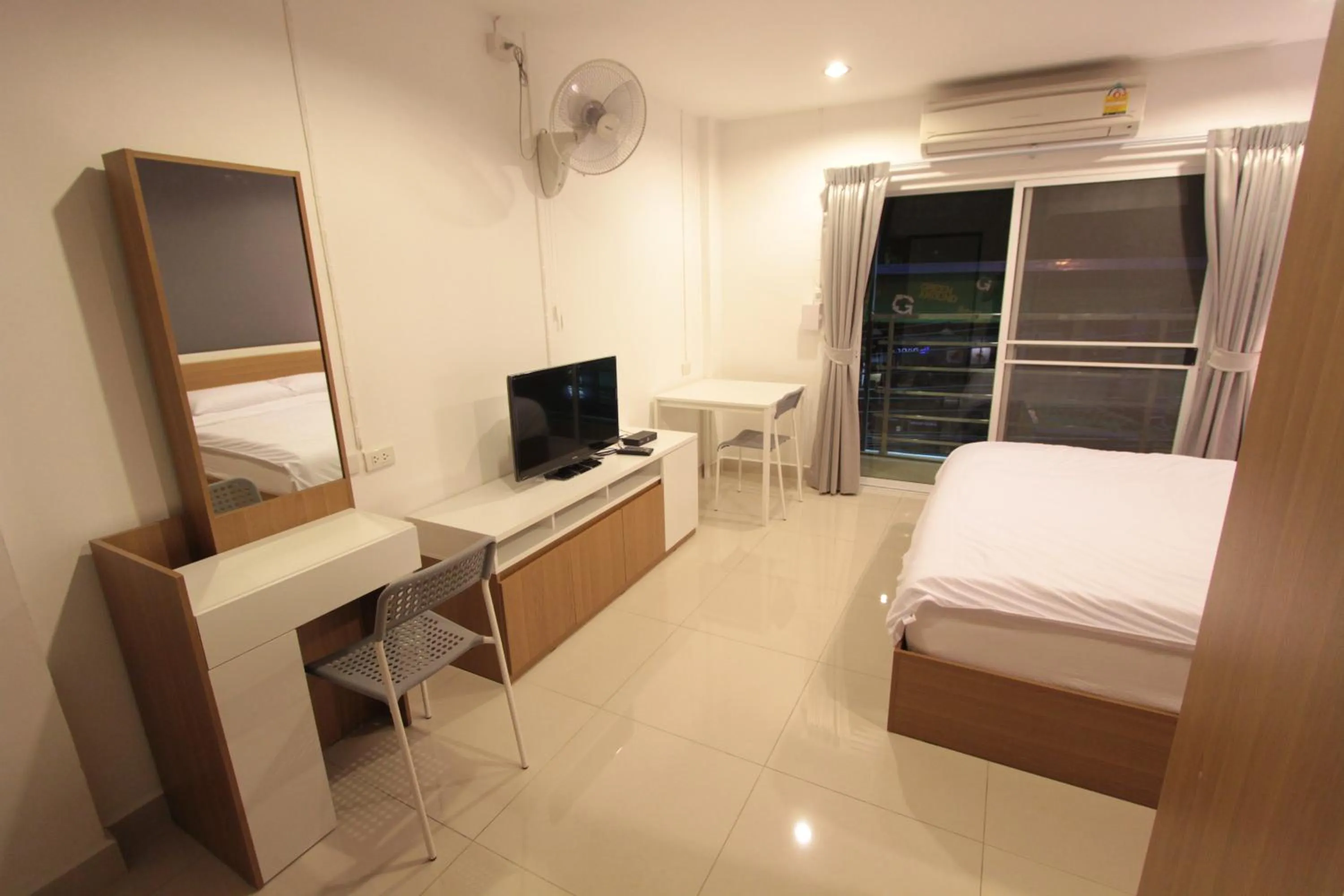 TV and multimedia, Bed in Napaville Huai Khwang