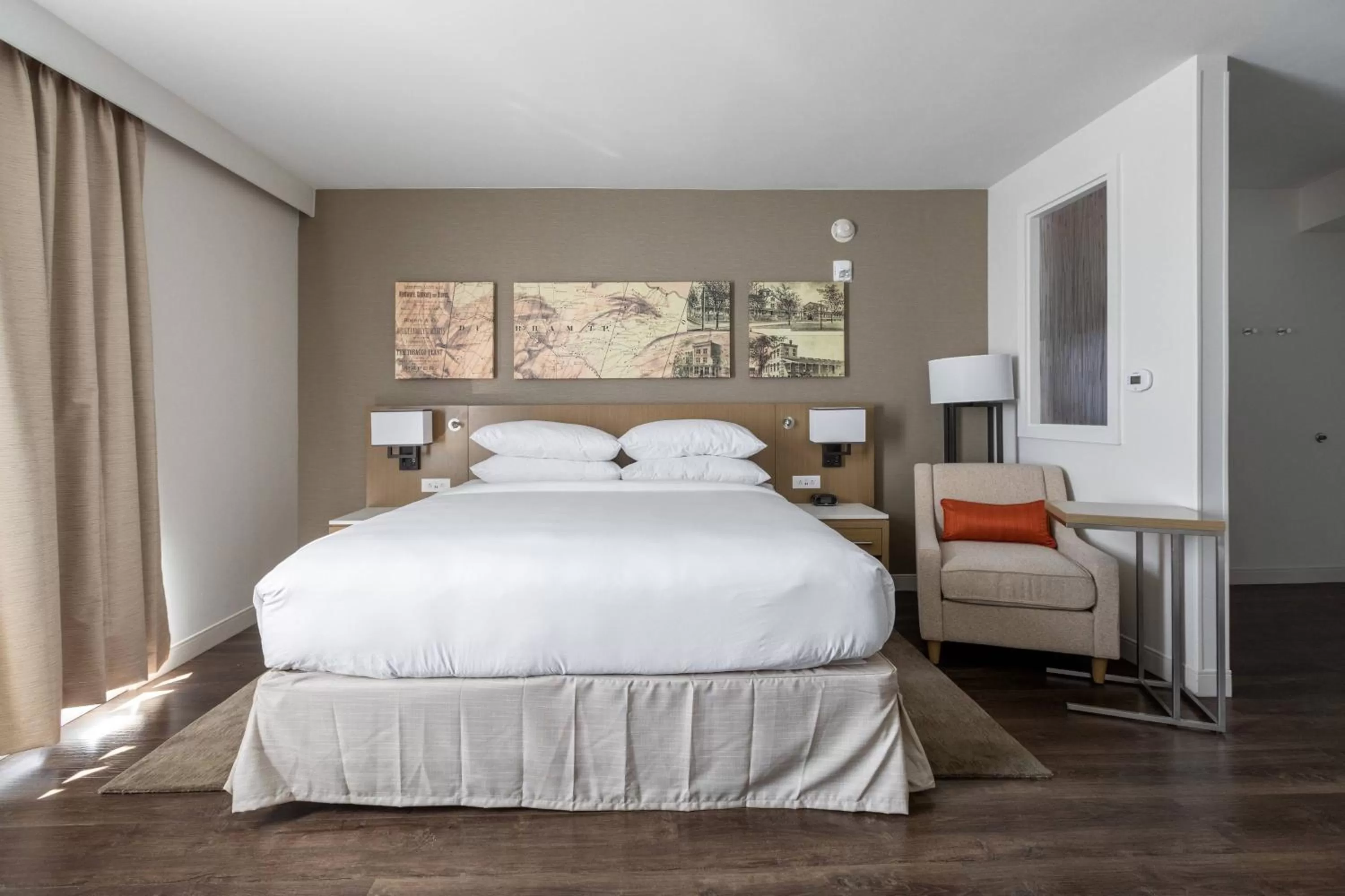 Photo of the whole room, Bed in Delta Hotels by Marriott Raleigh-Durham at Research Triangle Park