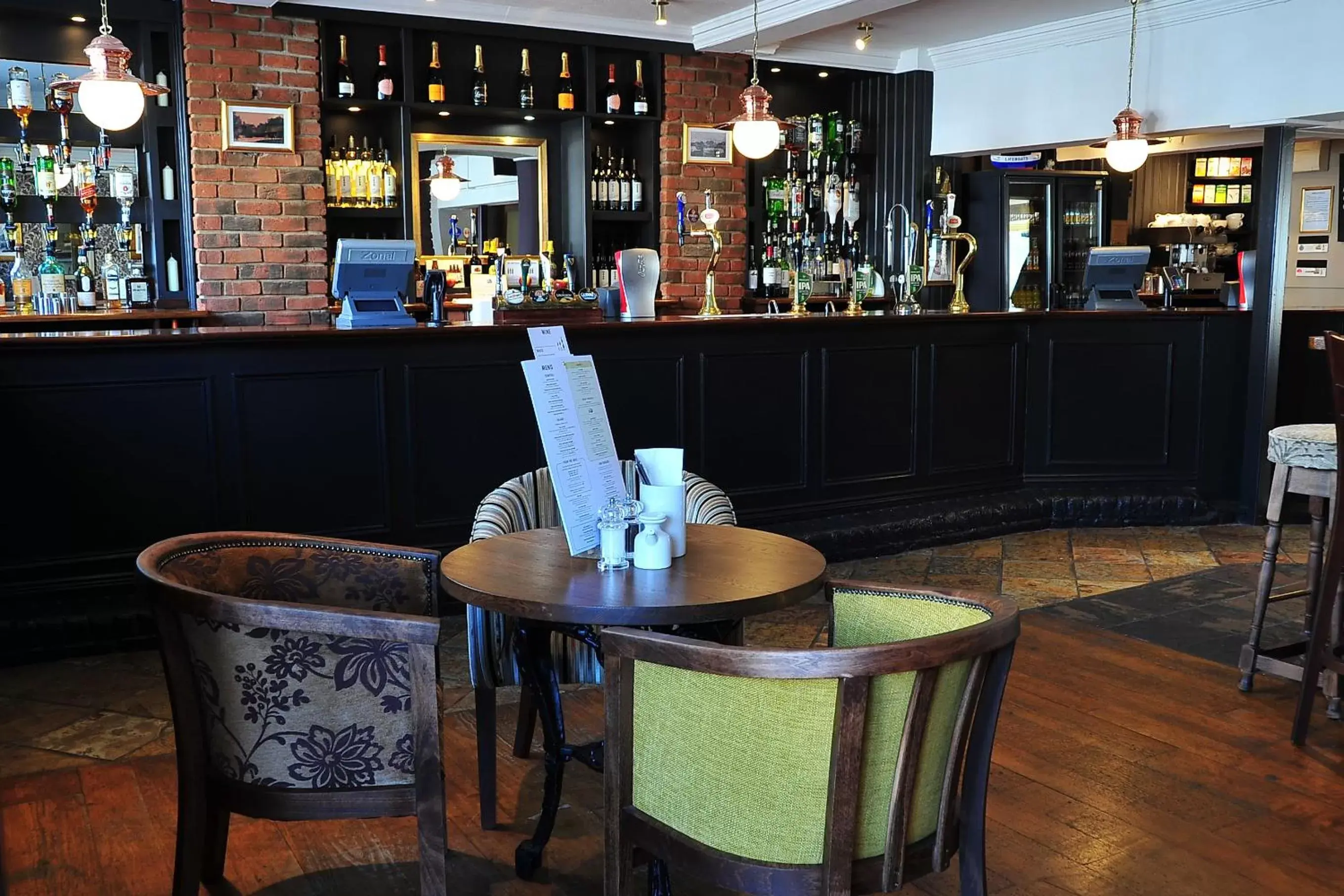 Lounge or bar, Restaurant/Places to Eat in Red Lion Hotel by Greene King Inns