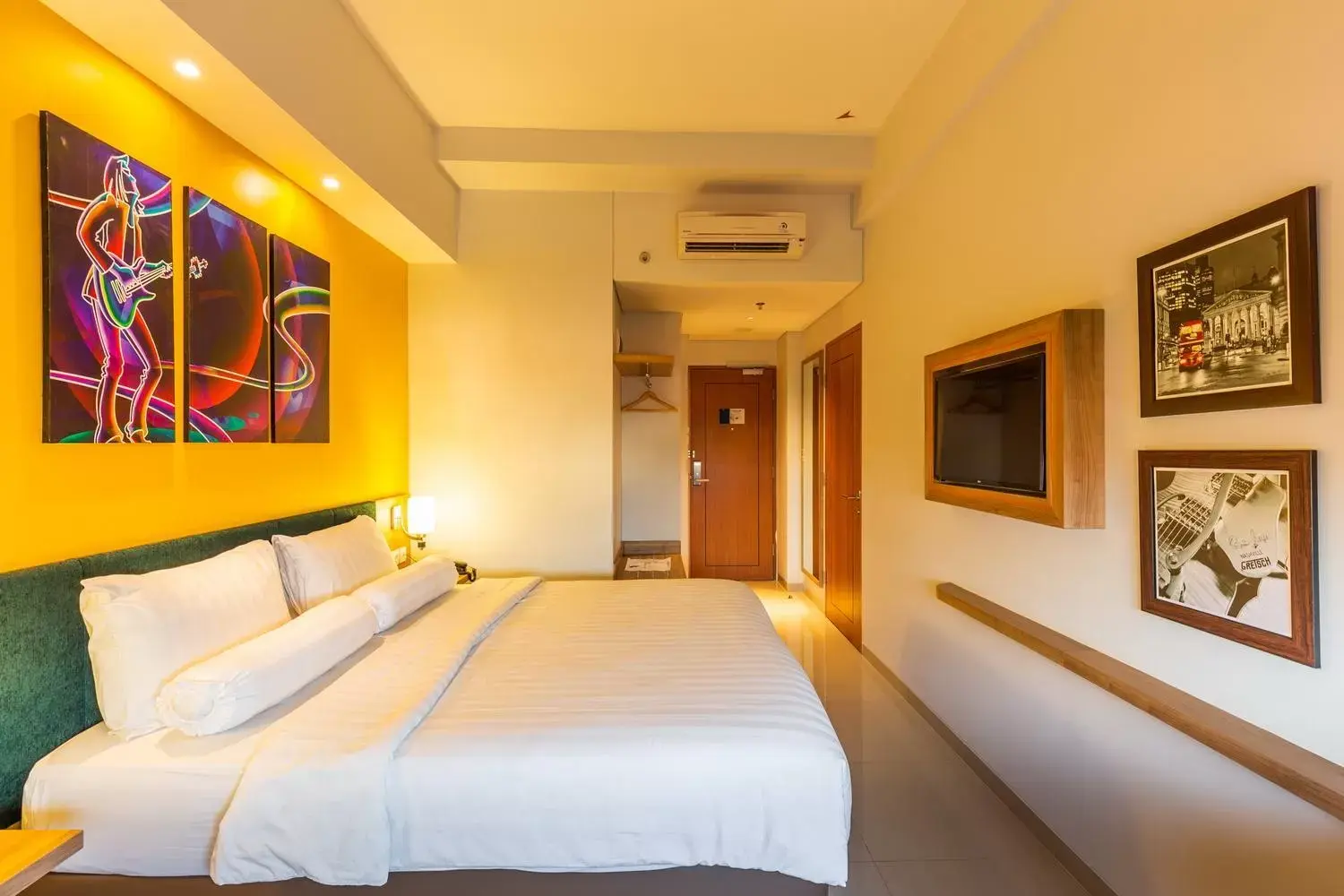 Bedroom, Bed in Great Diponegoro Hotel Surabaya