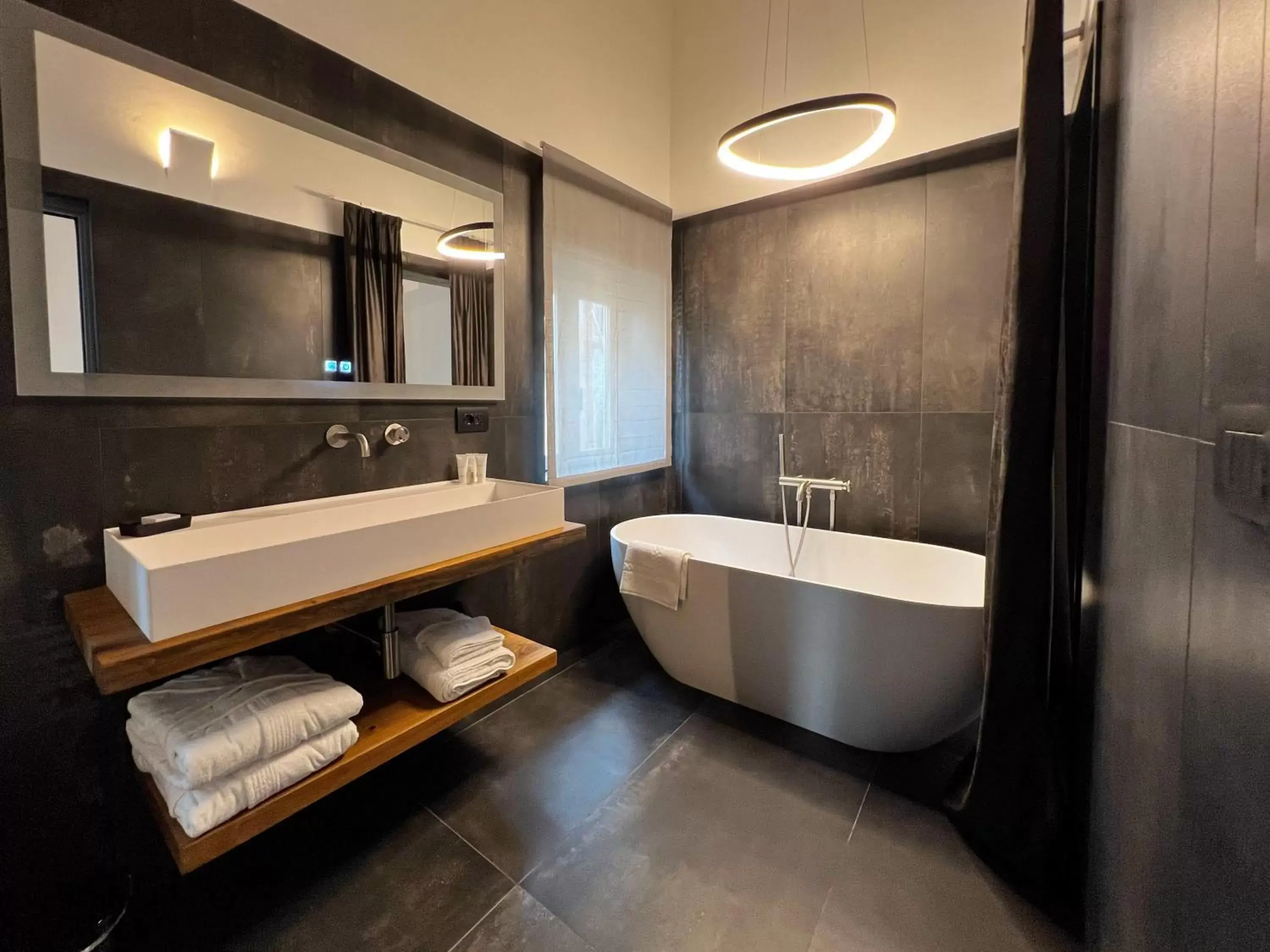 Bathroom in Gioiamia - Luxury Rooms in Cattedrale