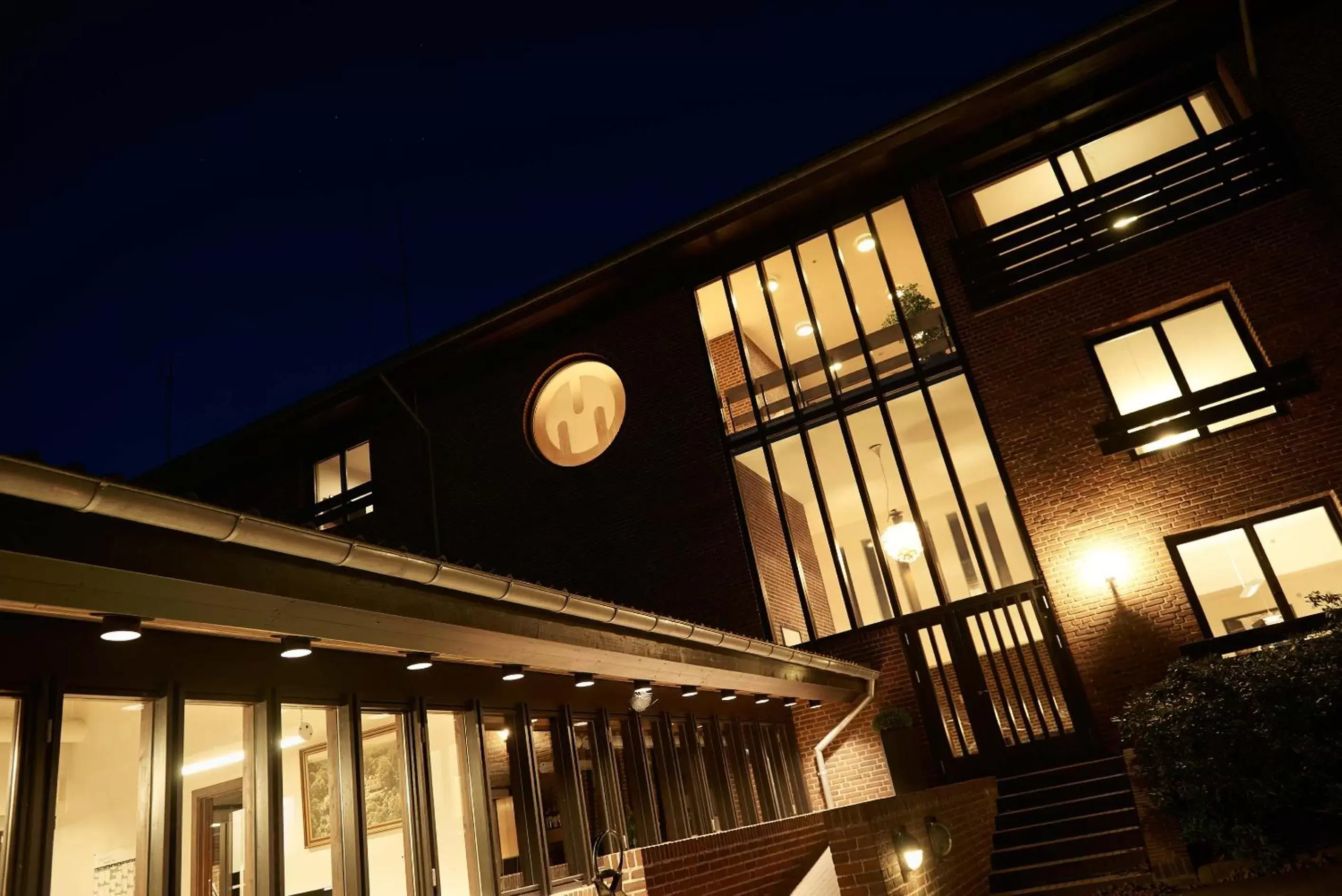 Facade/entrance, Balcony/Terrace in Munkebjerg Hotel