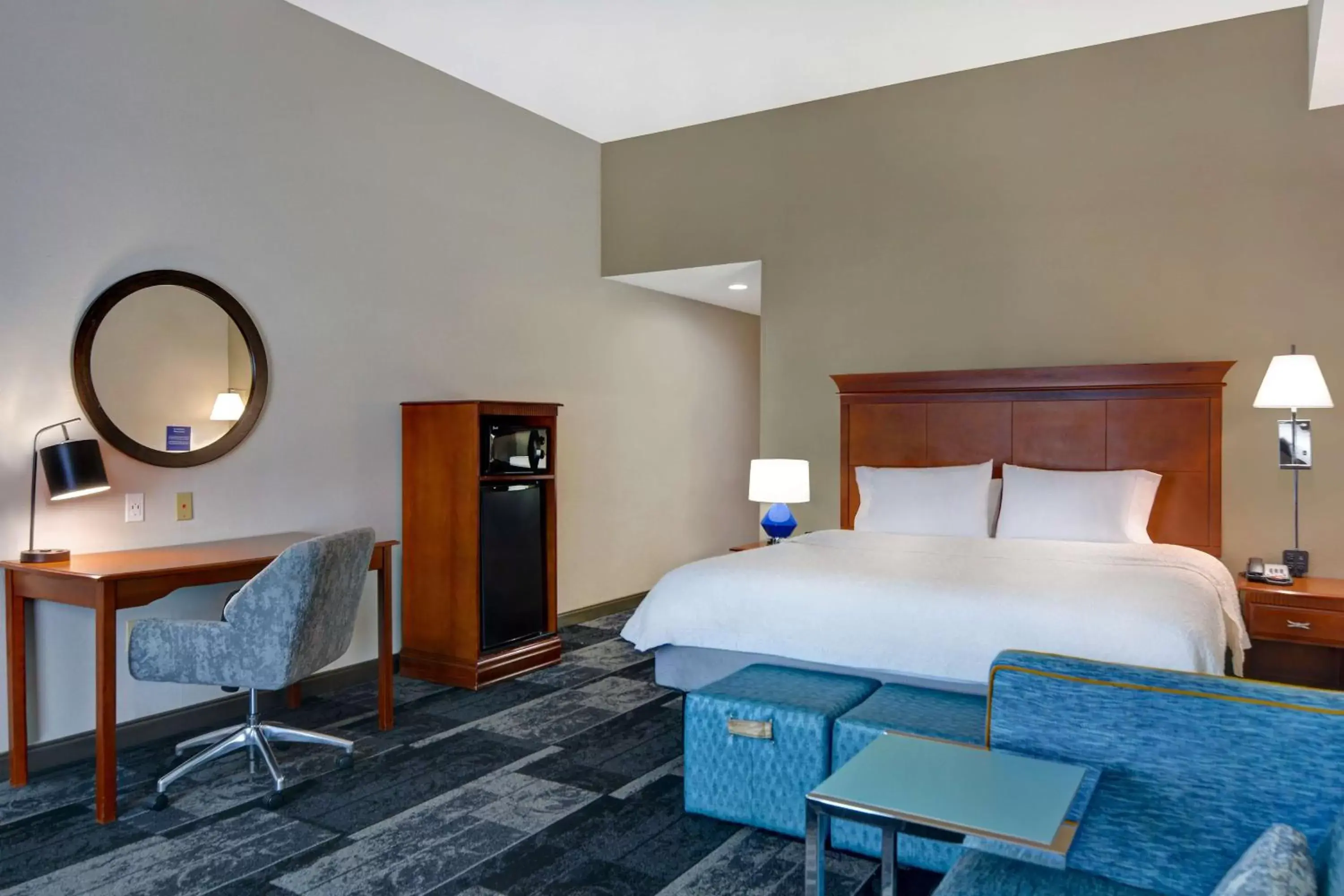 Bedroom, Bed in Hampton Inn & Suites Birmingham-Hoover-Galleria