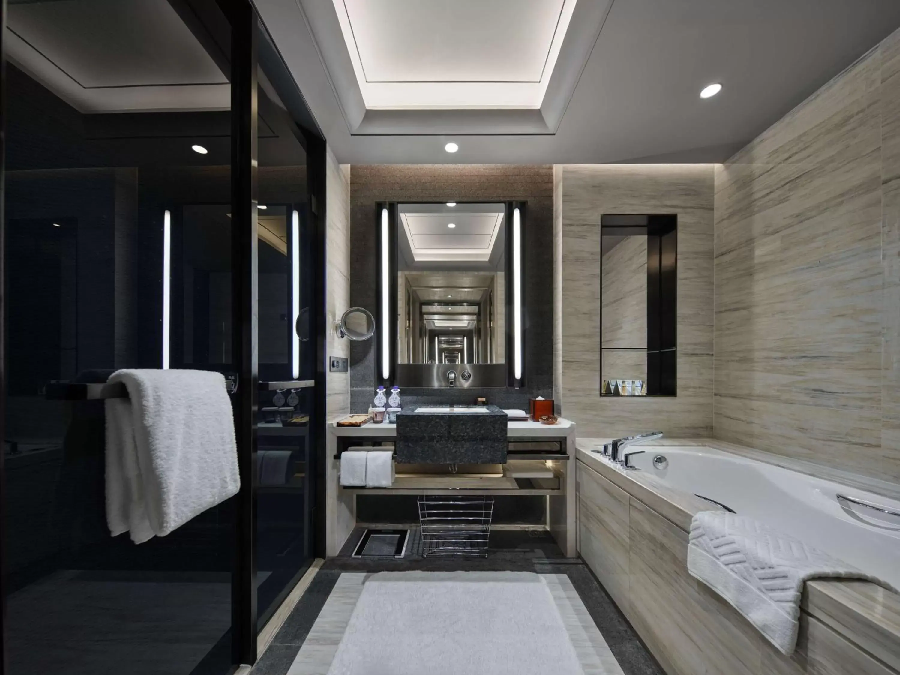 Bathroom in Hilton Shenzhen Shekou Nanhai