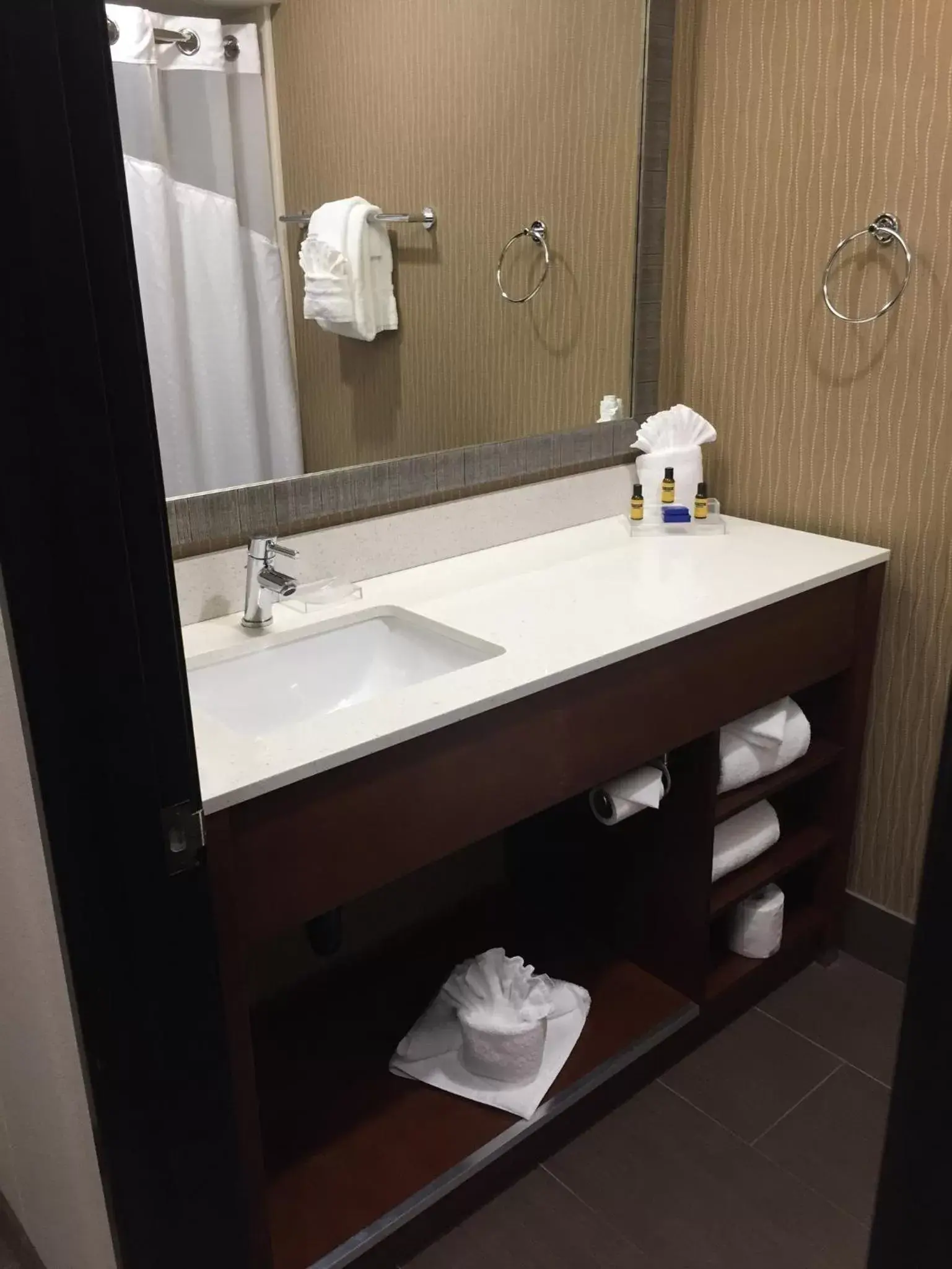 Bathroom in Best Western Plus Portland Airport Hotel & Suites