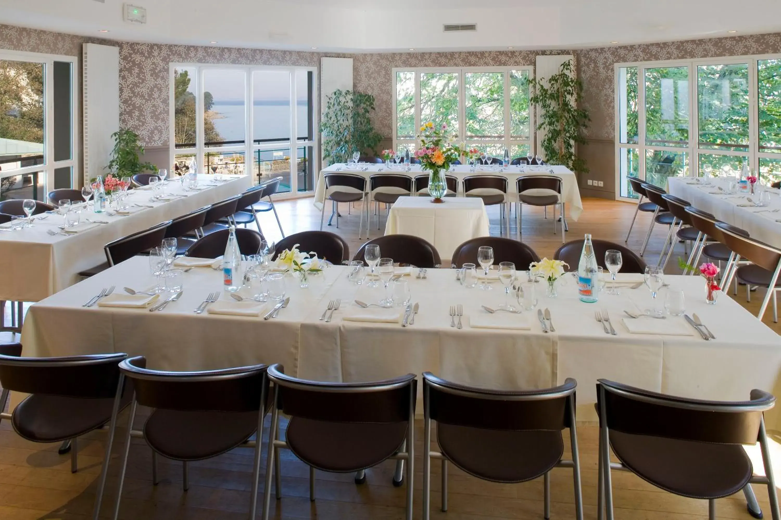 Business facilities, Restaurant/Places to Eat in Clos de Vallombreuse, The Originals Relais (Relais du Silence)