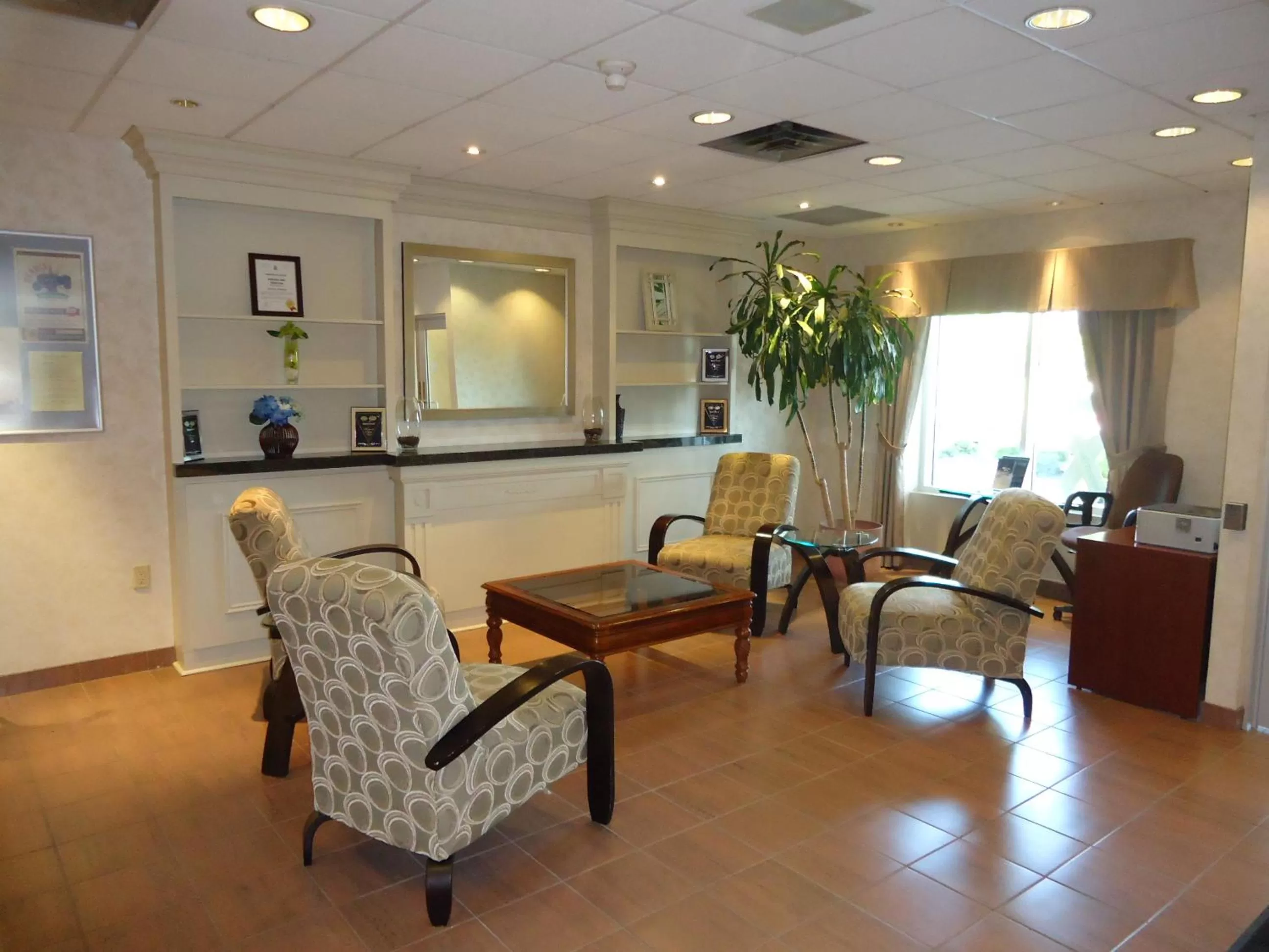 Lobby or reception in Ramada by Wyndham Trenton