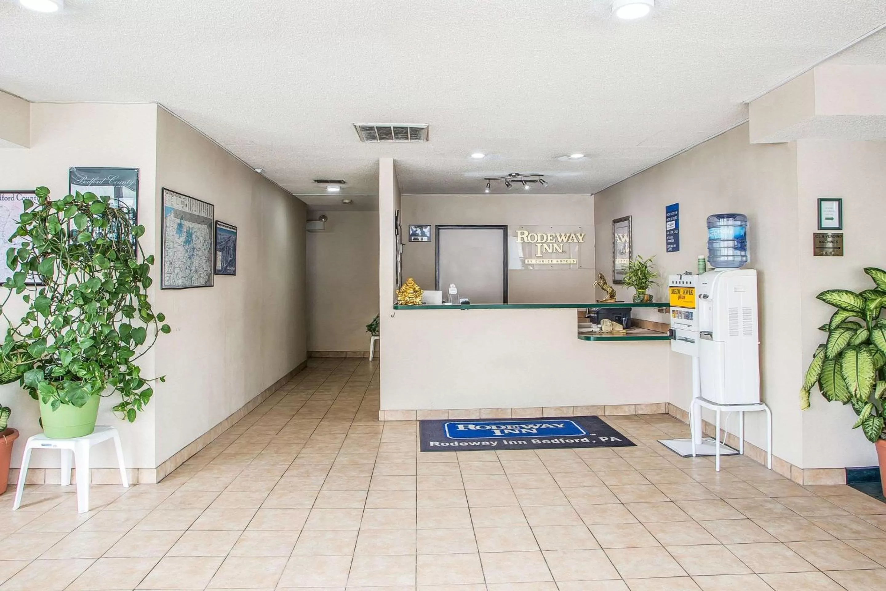 Lobby or reception in Rodeway Inn
