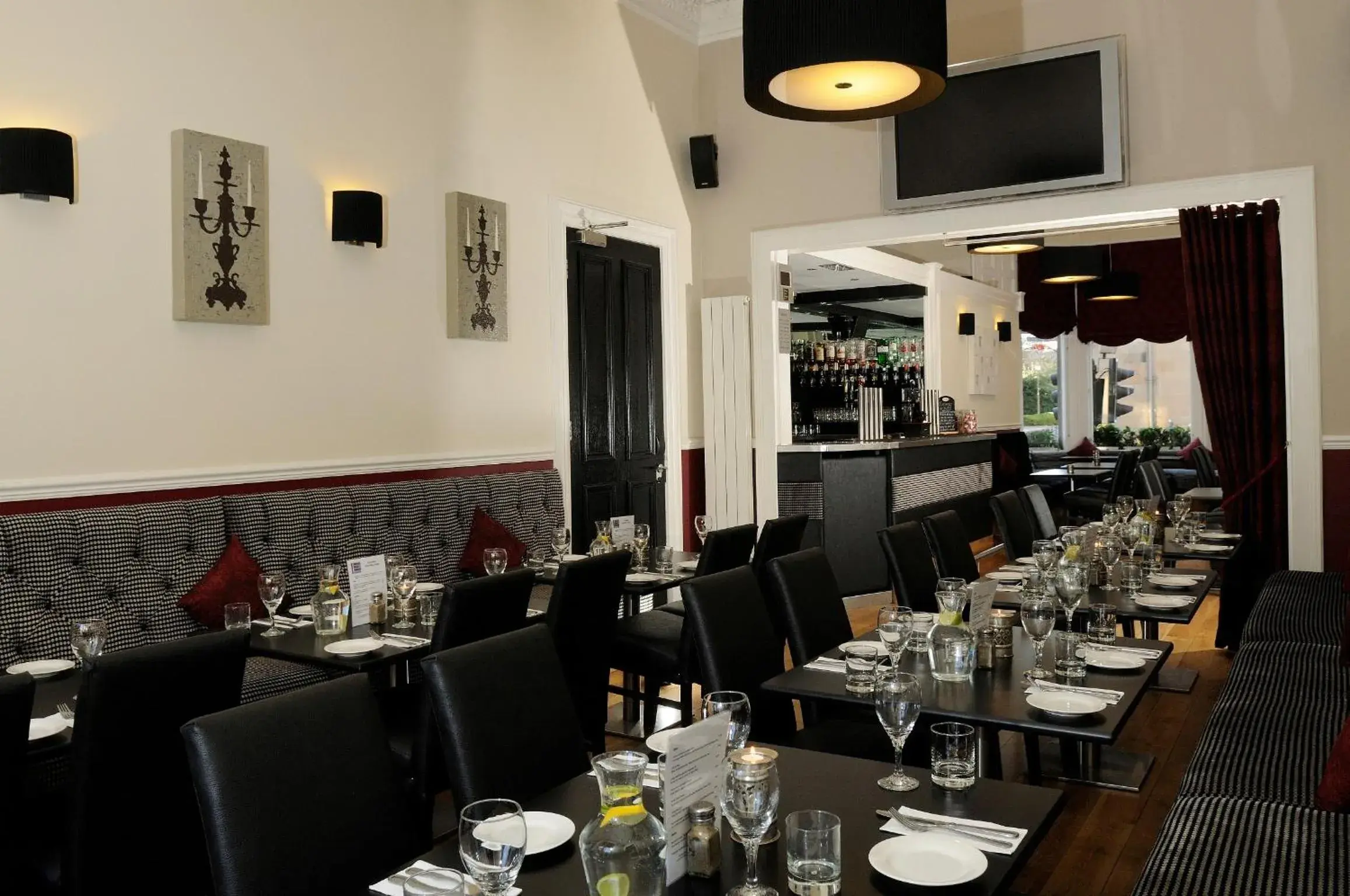 Lounge or bar, Restaurant/Places to Eat in West End Hotel