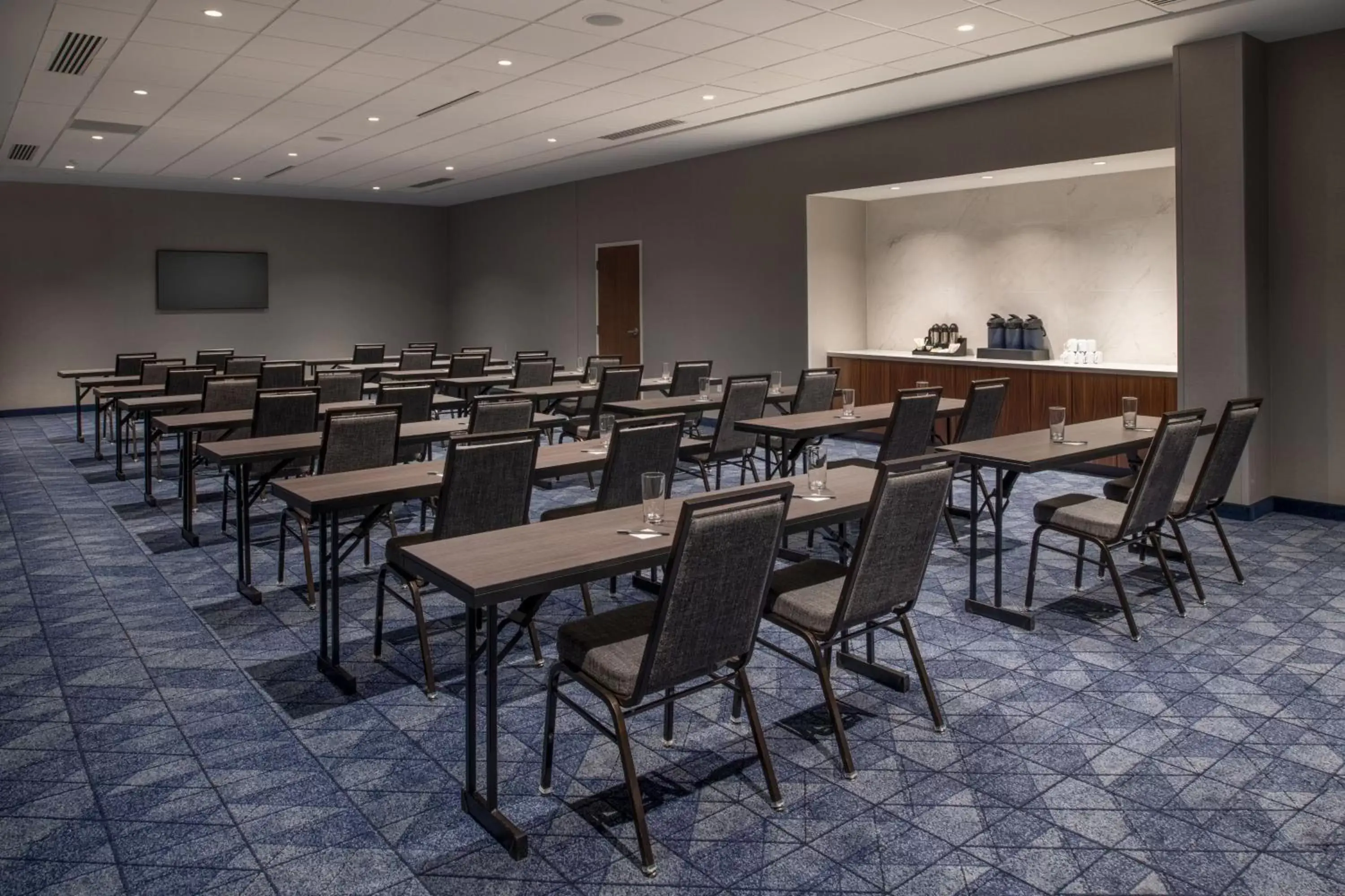 Meeting/conference room in Courtyard by Marriott Olympia