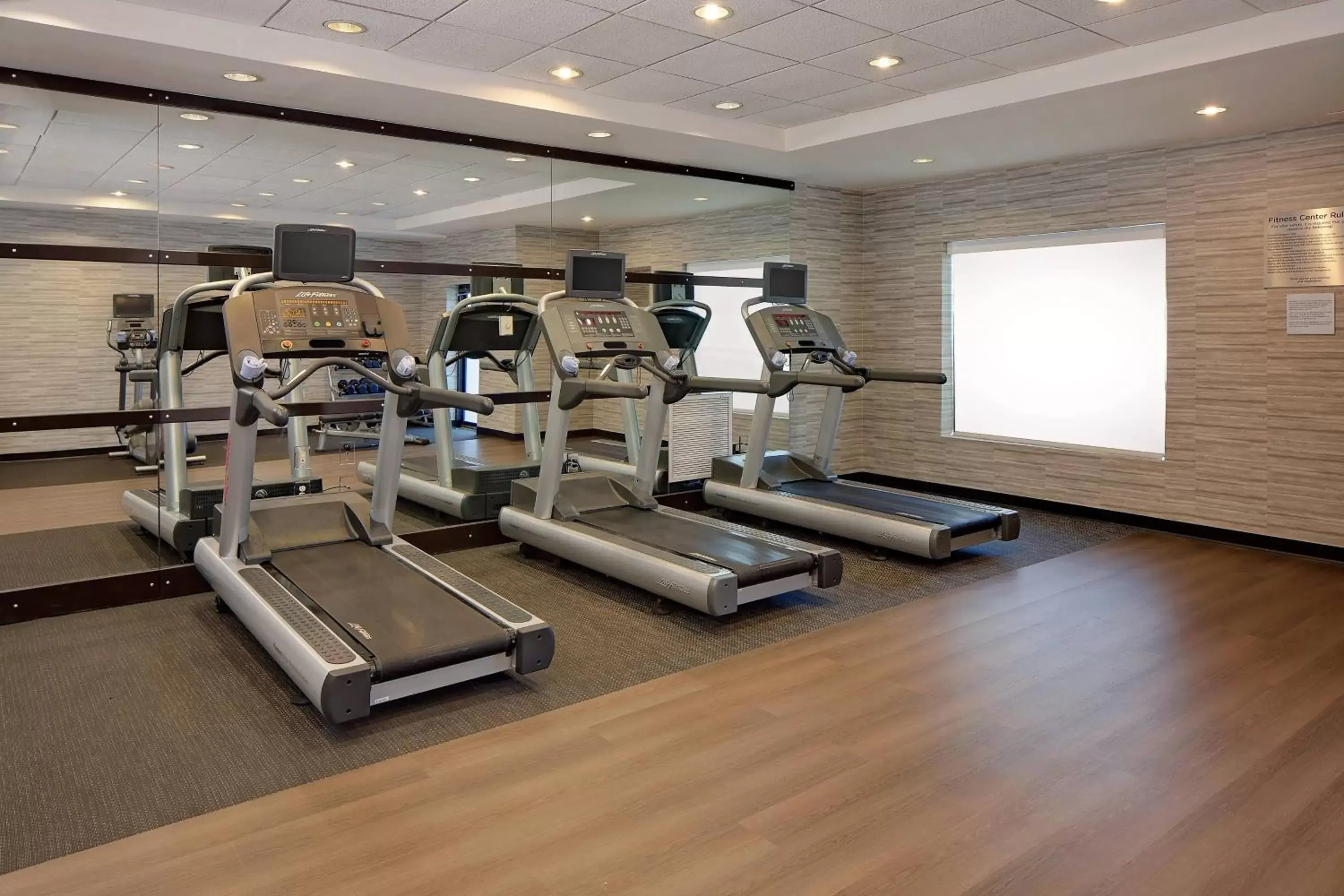 Fitness centre/facilities, Fitness Center/Facilities in Courtyard Long Island MacArthur Airport