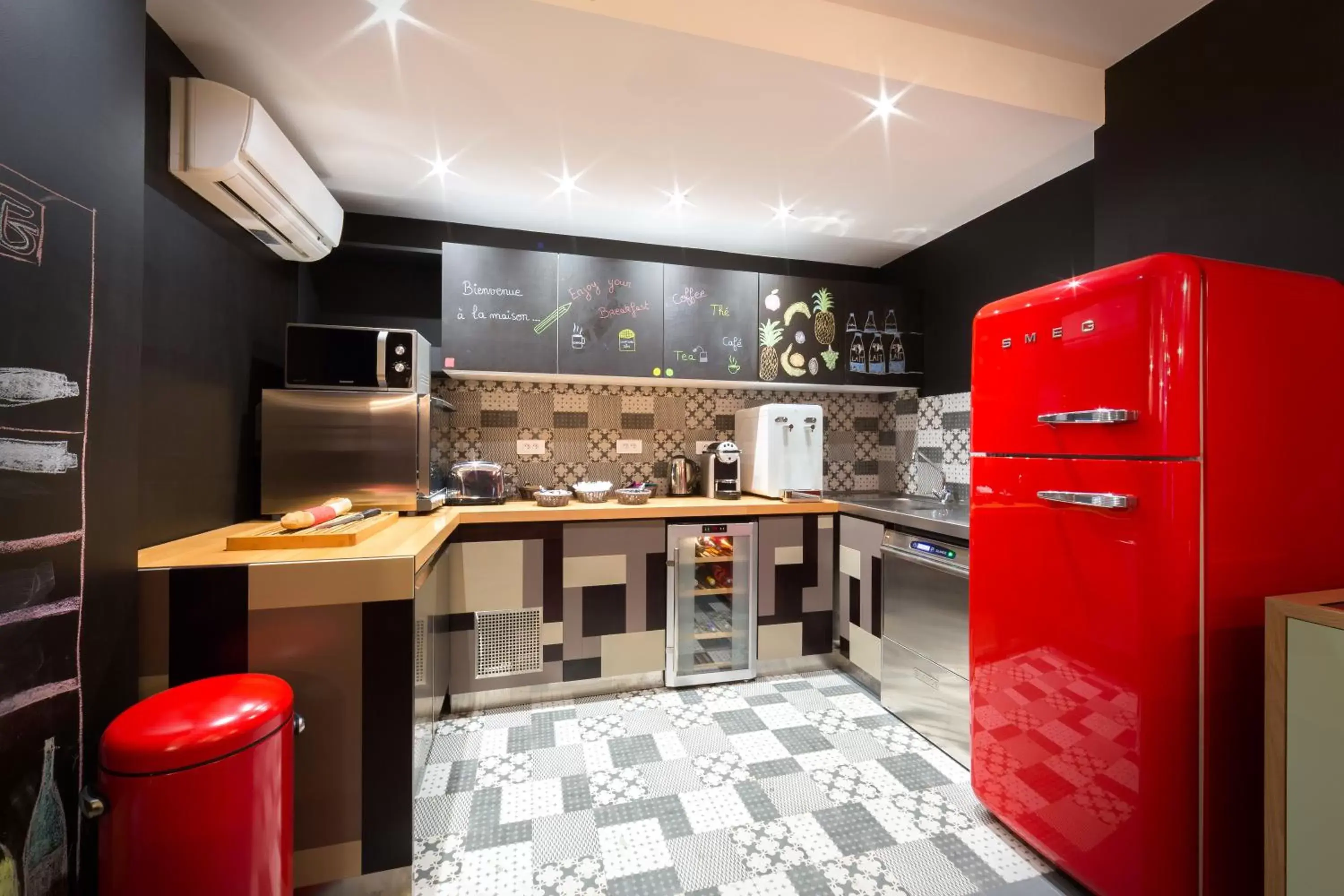 Kitchen or kitchenette, Kitchen/Kitchenette in Hotel Crayon Rouge By Elegancia