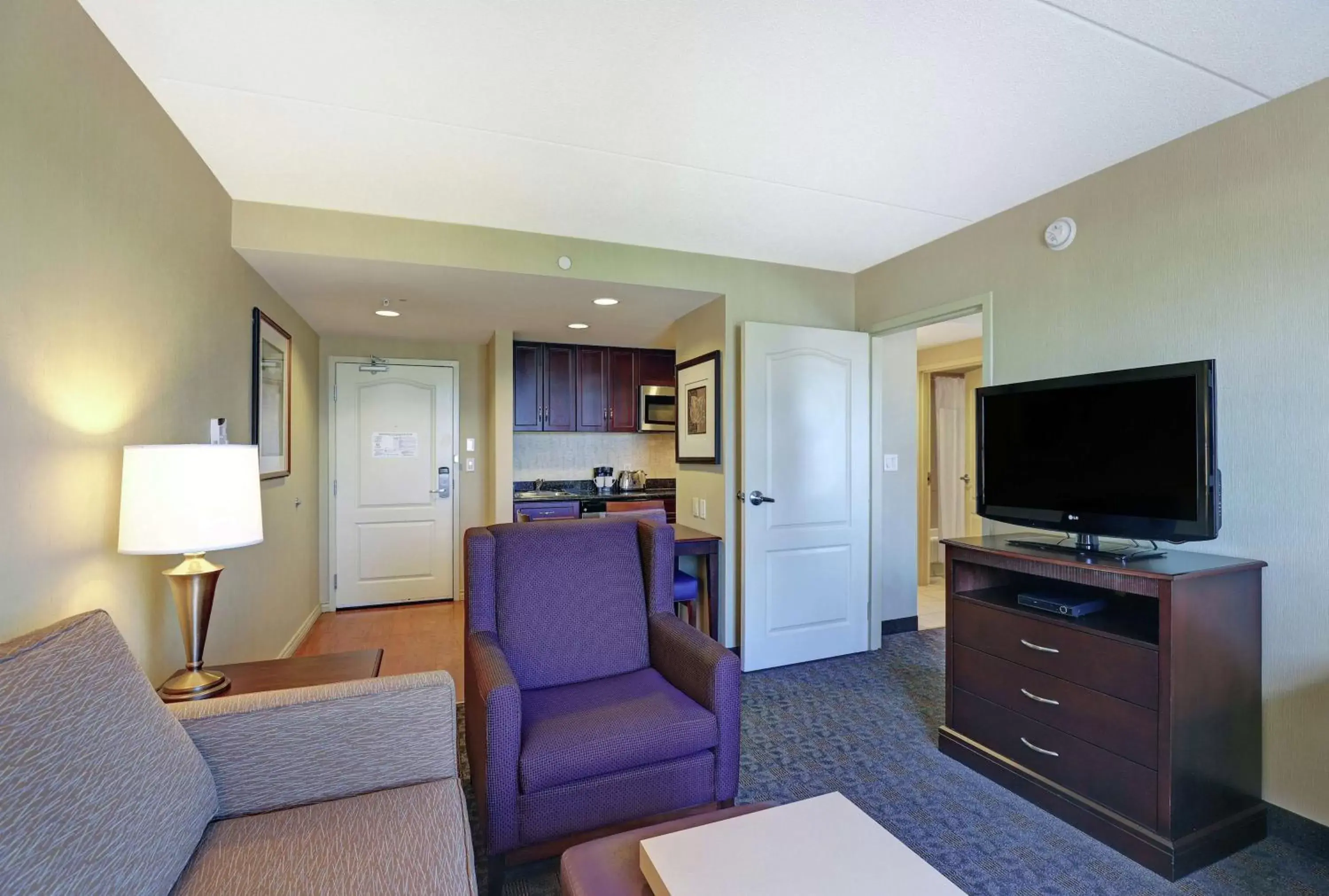 Bedroom, Seating Area in Homewood Suites by Hilton Cambridge-Waterloo, Ontario