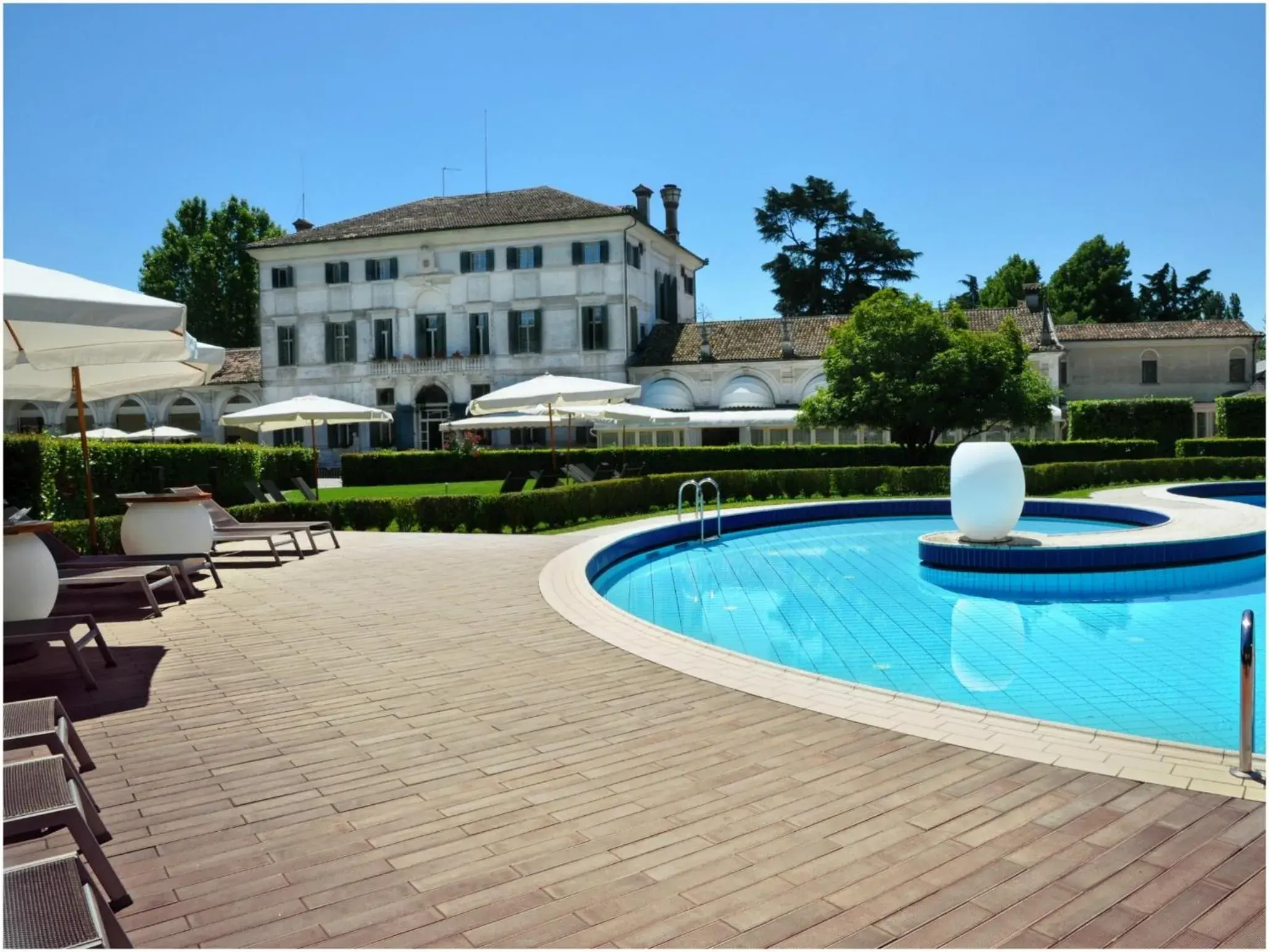 Facade/entrance, Swimming Pool in Hotel Villa Condulmer