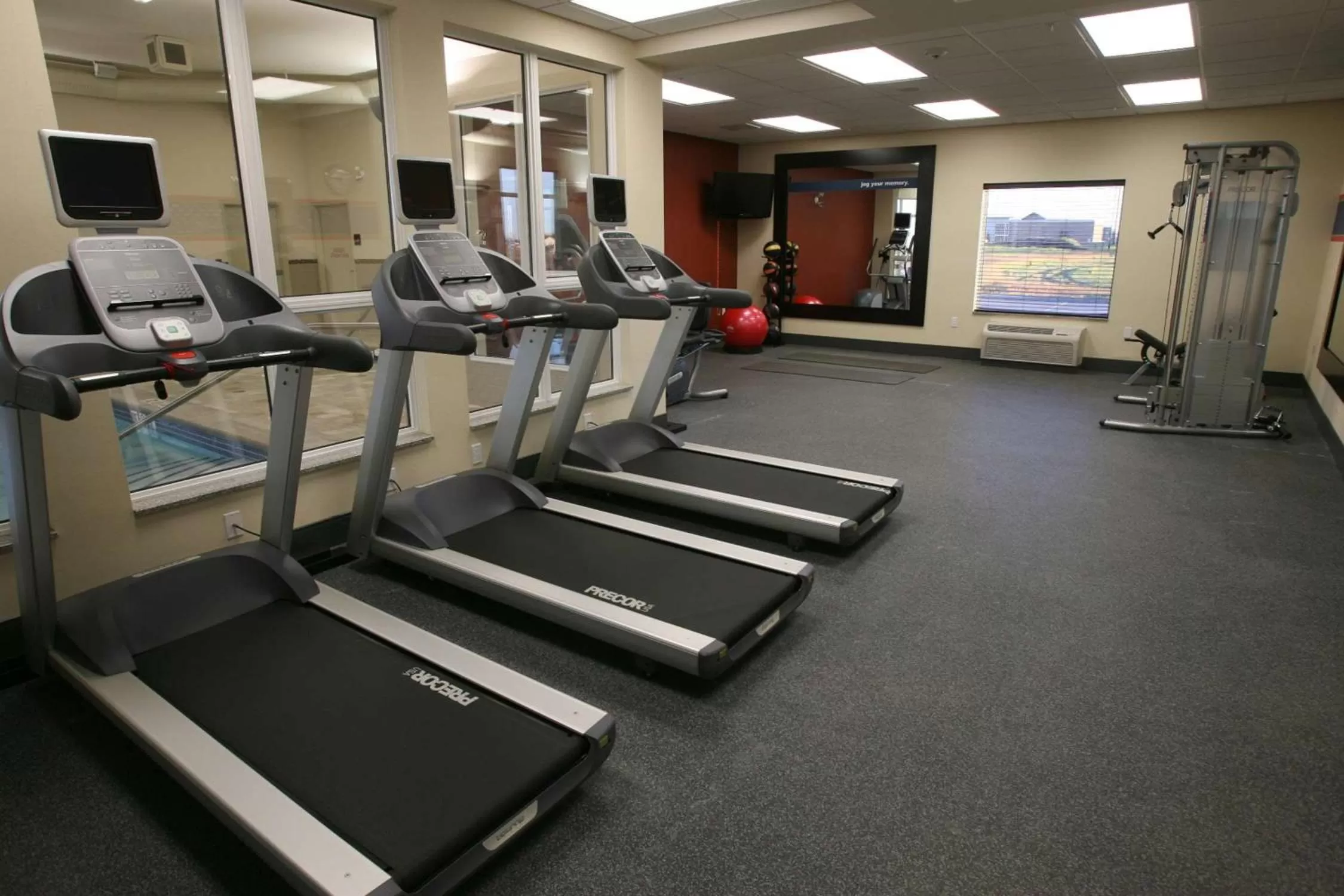 Fitness centre/facilities in Hampton Inn & Suites Red Deer