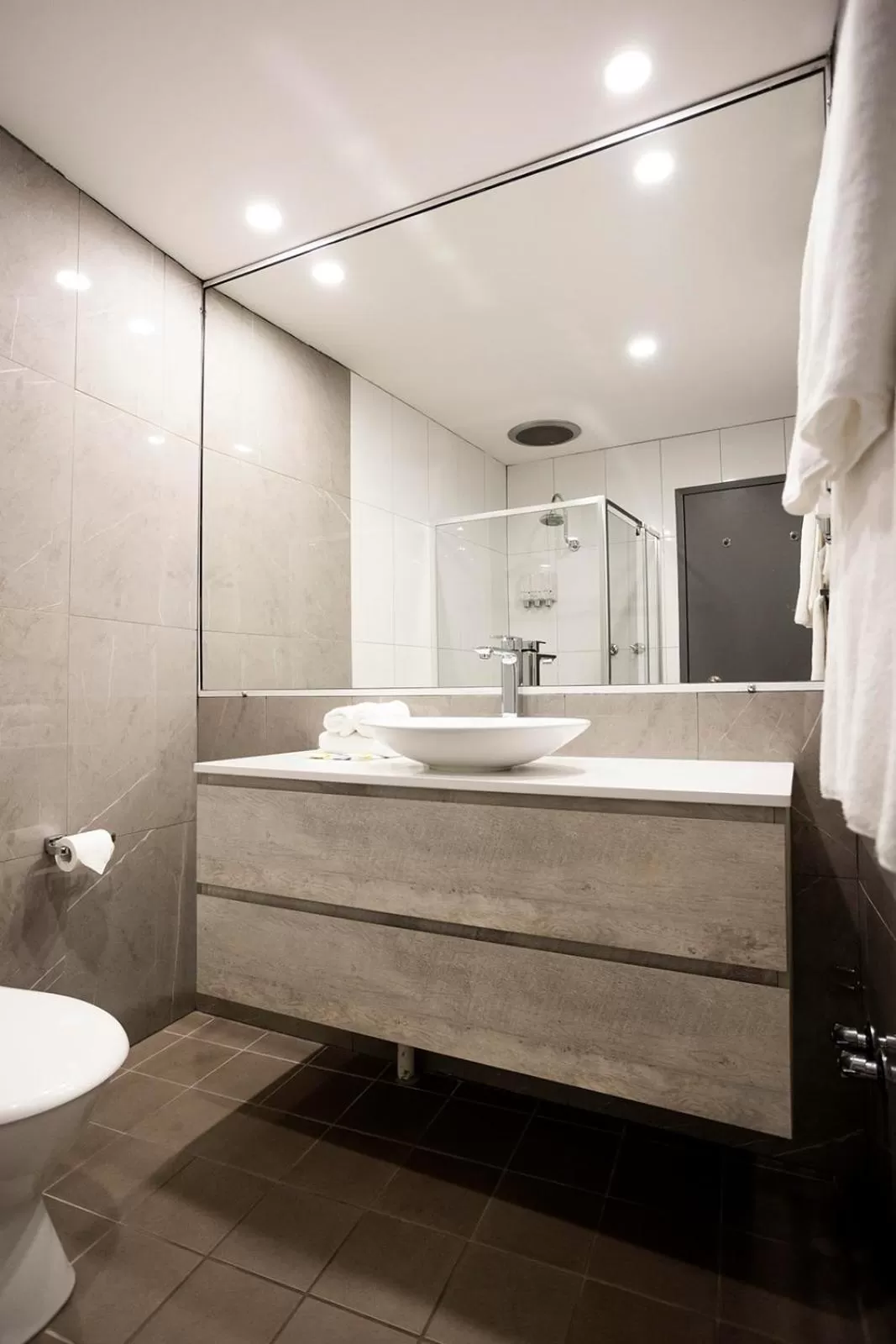 Bathroom in Mantra Bathurst