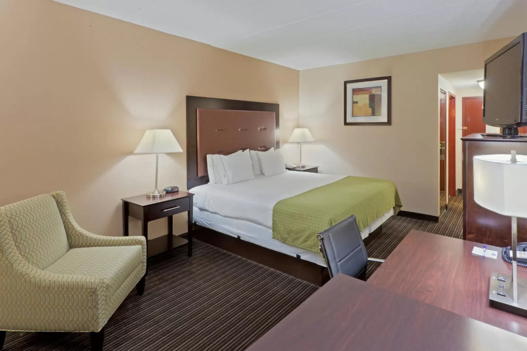 Photo of the whole room, Bed in Holiday Inn Express Hotel & Suites Charleston-Southridge, an IHG Hotel