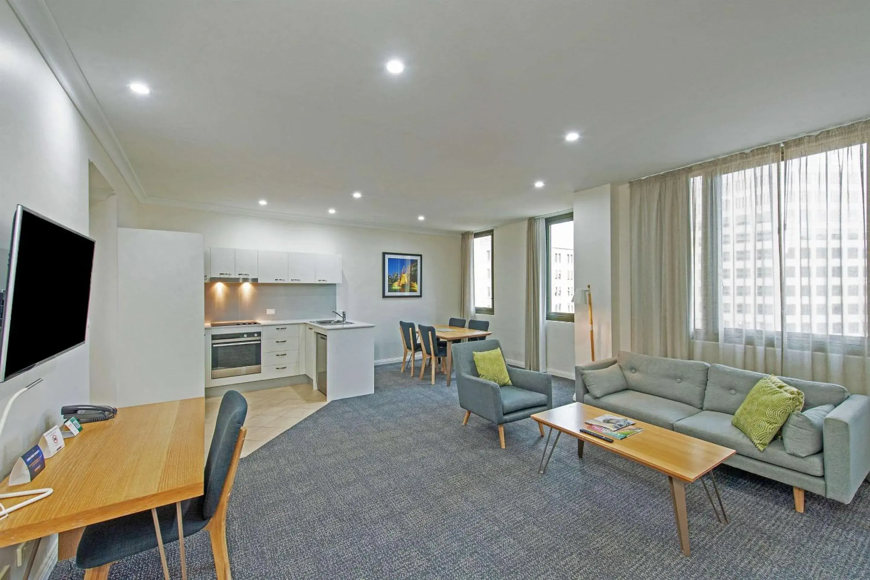 Photo of the whole room, Seating Area in Quality Apartments Adelaide Central