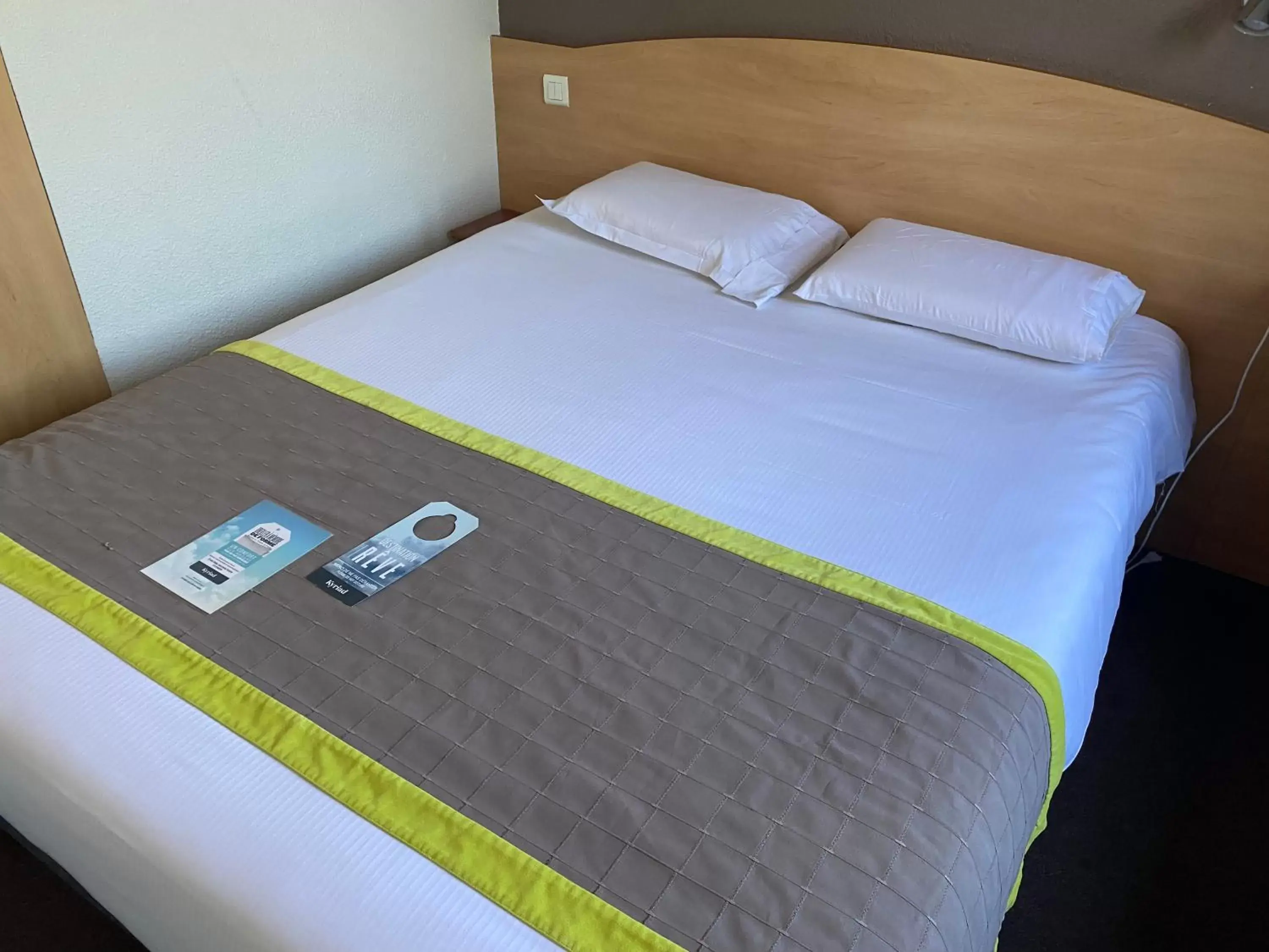 Bedroom, Bed in Kyriad Montpellier Aéroport - Gare Sud de France