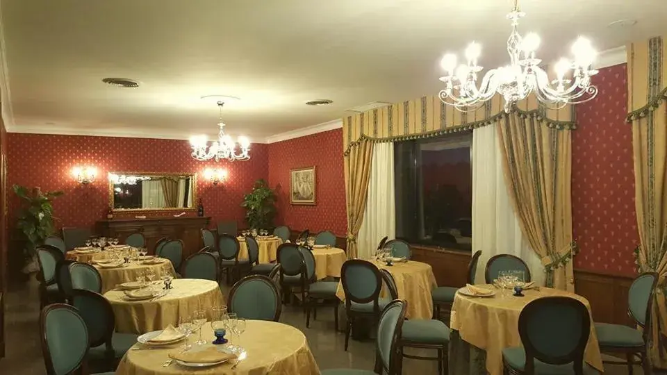 Summer, Restaurant/Places to Eat in Hotel Royal