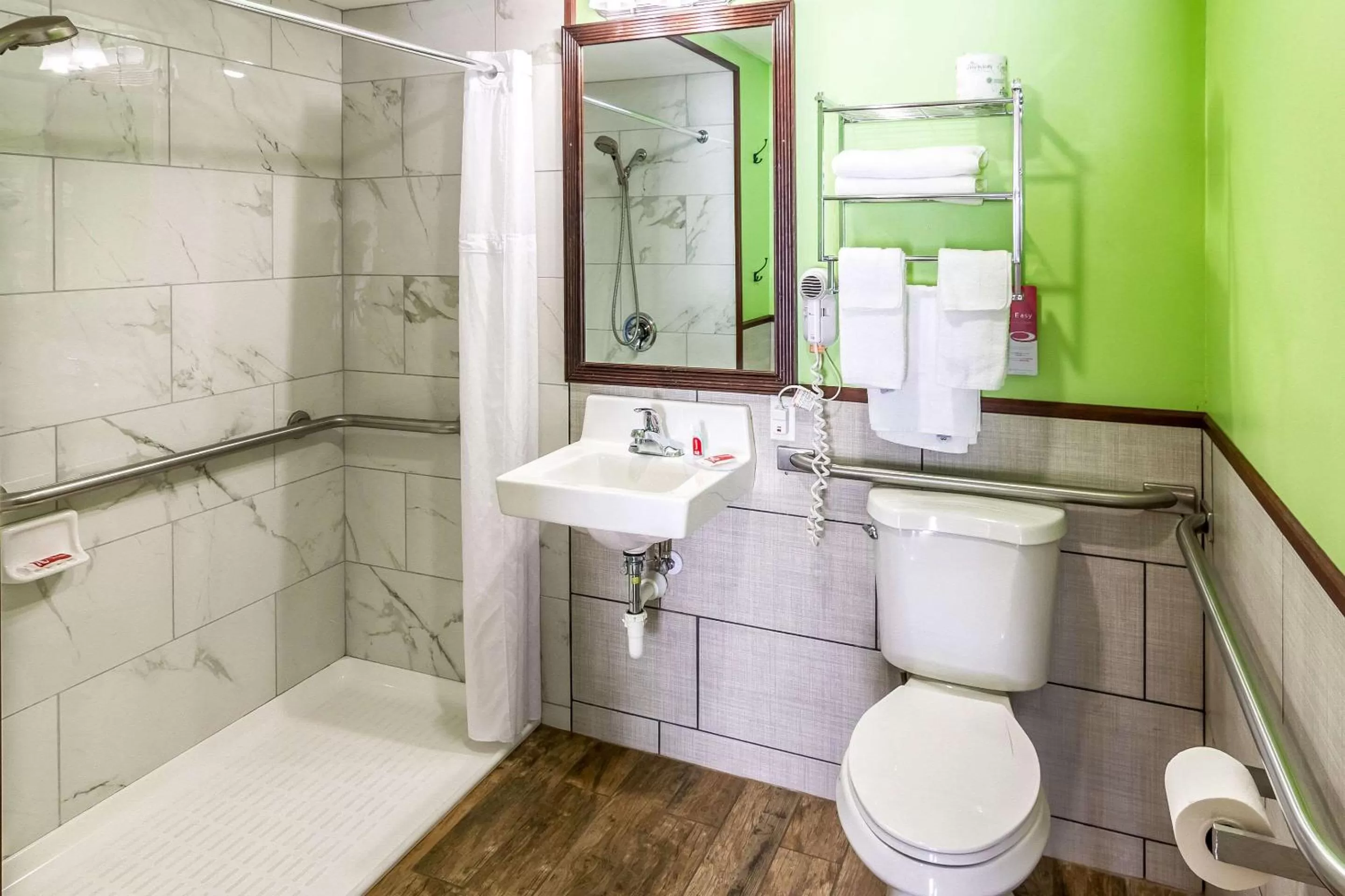 Bathroom in Econo Lodge Cadillac by Choice