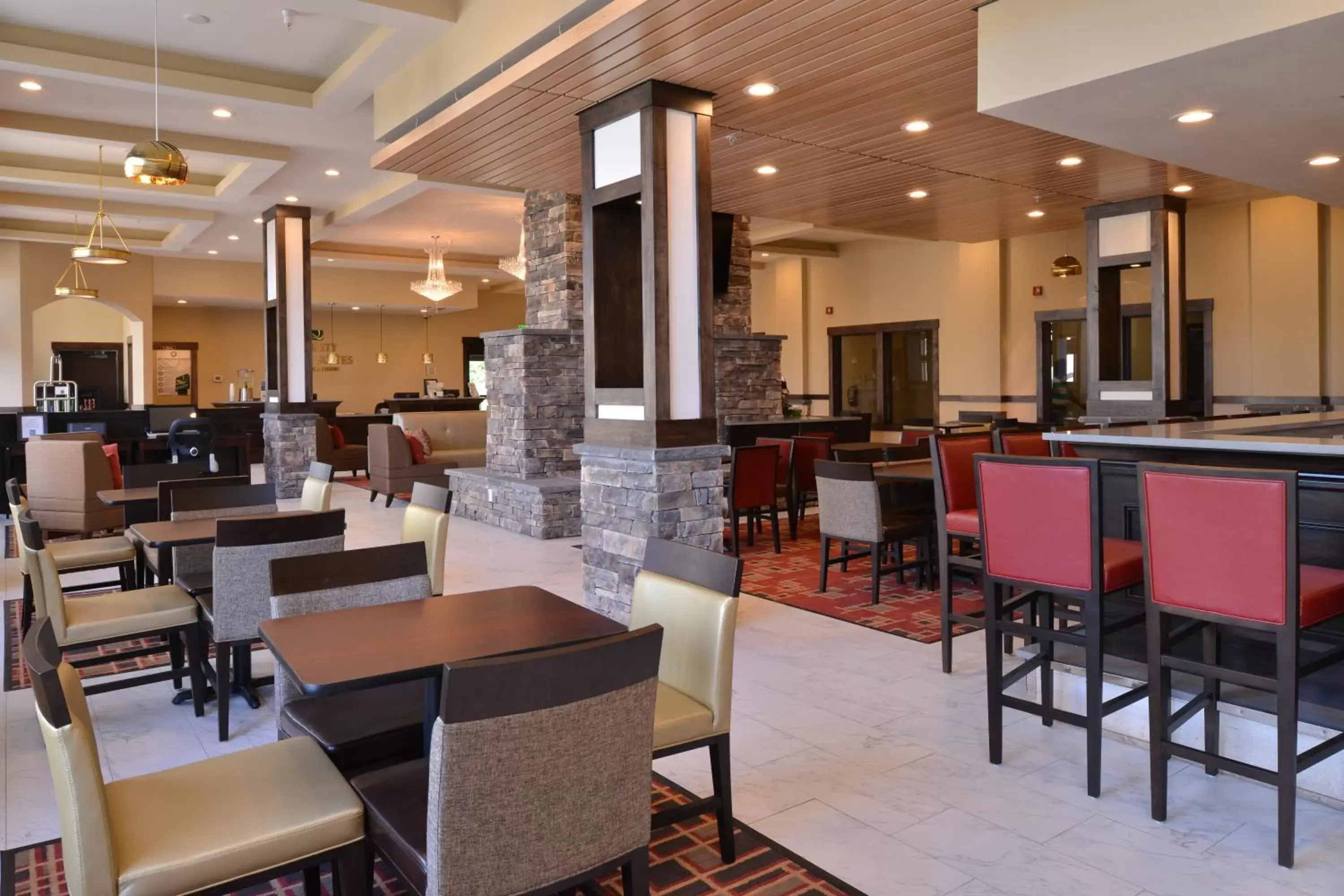 Lounge or bar, Restaurant/Places to Eat in Quality Inn & Suites Tacoma - Seattle