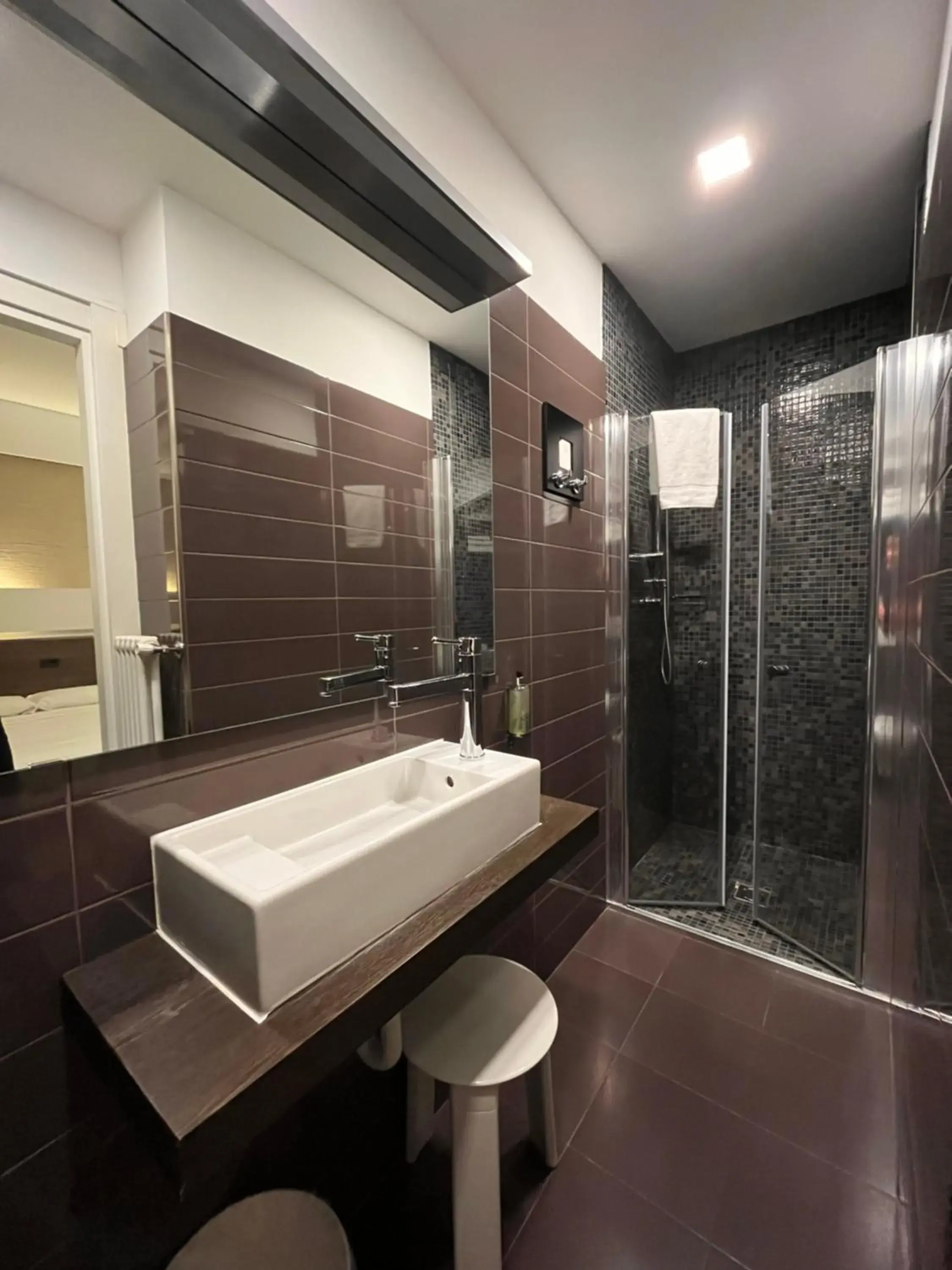 Shower, Bathroom in Hotel Isola Verde