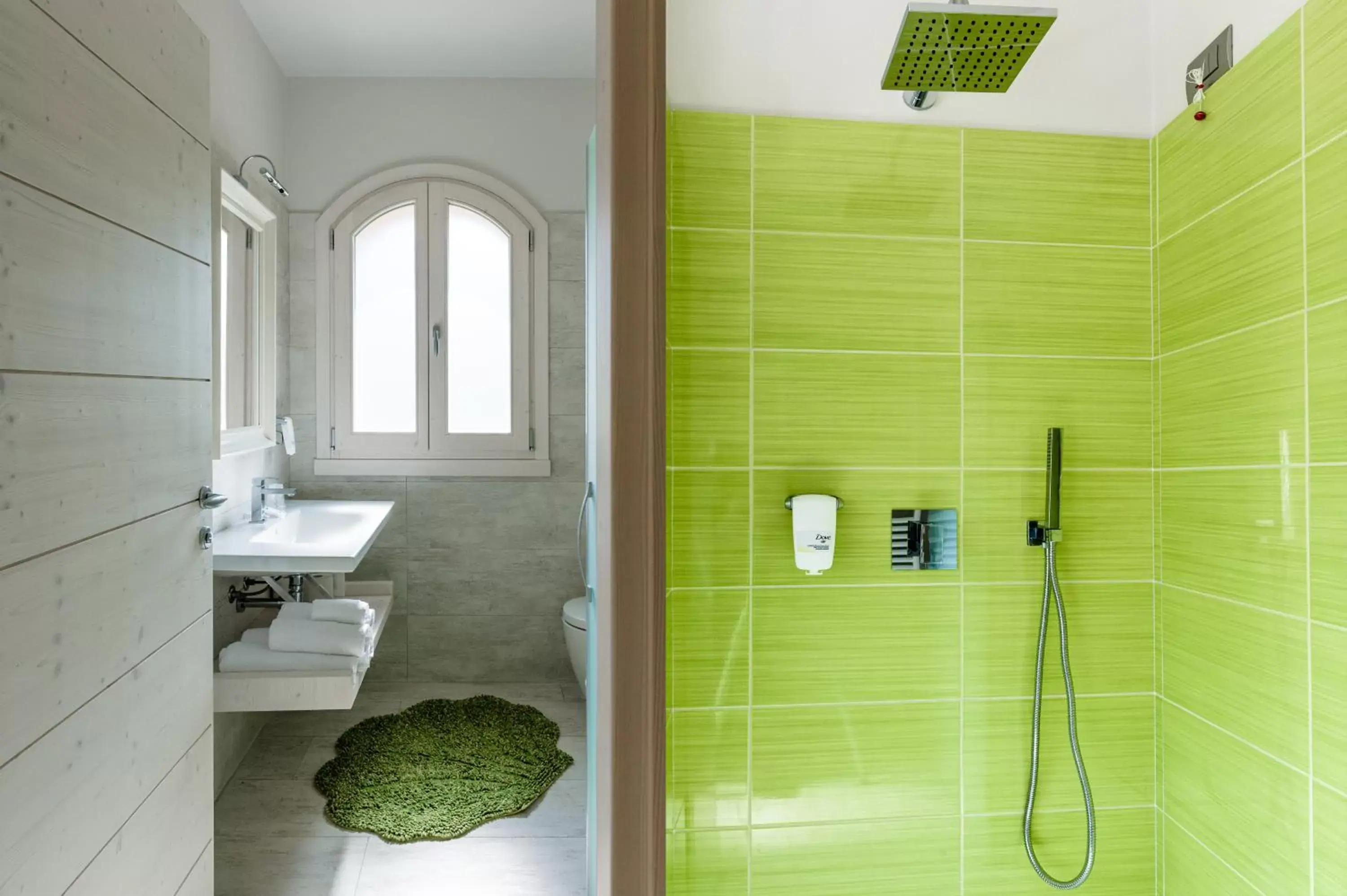 Shower, Bathroom in Bianco Hotel