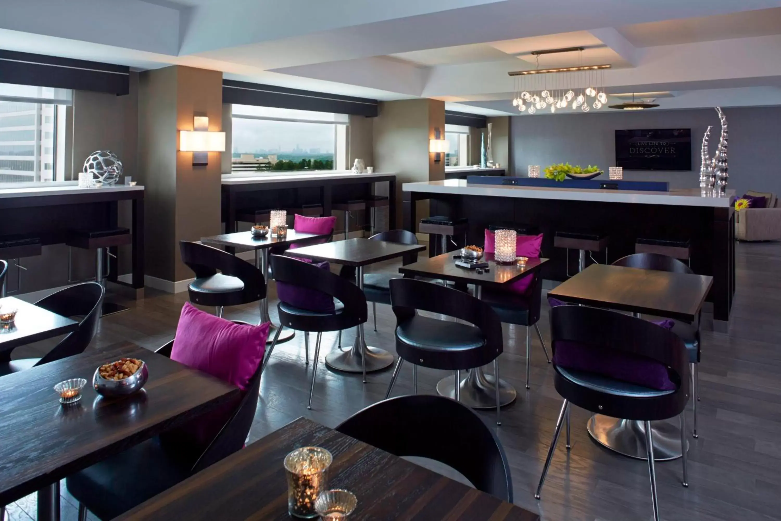 Lounge or bar, Restaurant/Places to Eat in Renaissance Atlanta Waverly Hotel & Convention Center