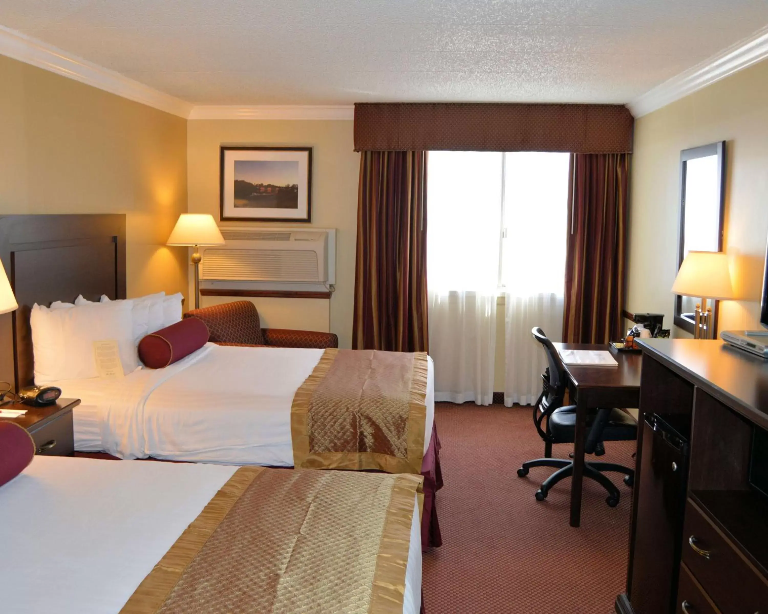 Photo of the whole room, Bed in Best Western Plus Wilkes Barre Center City