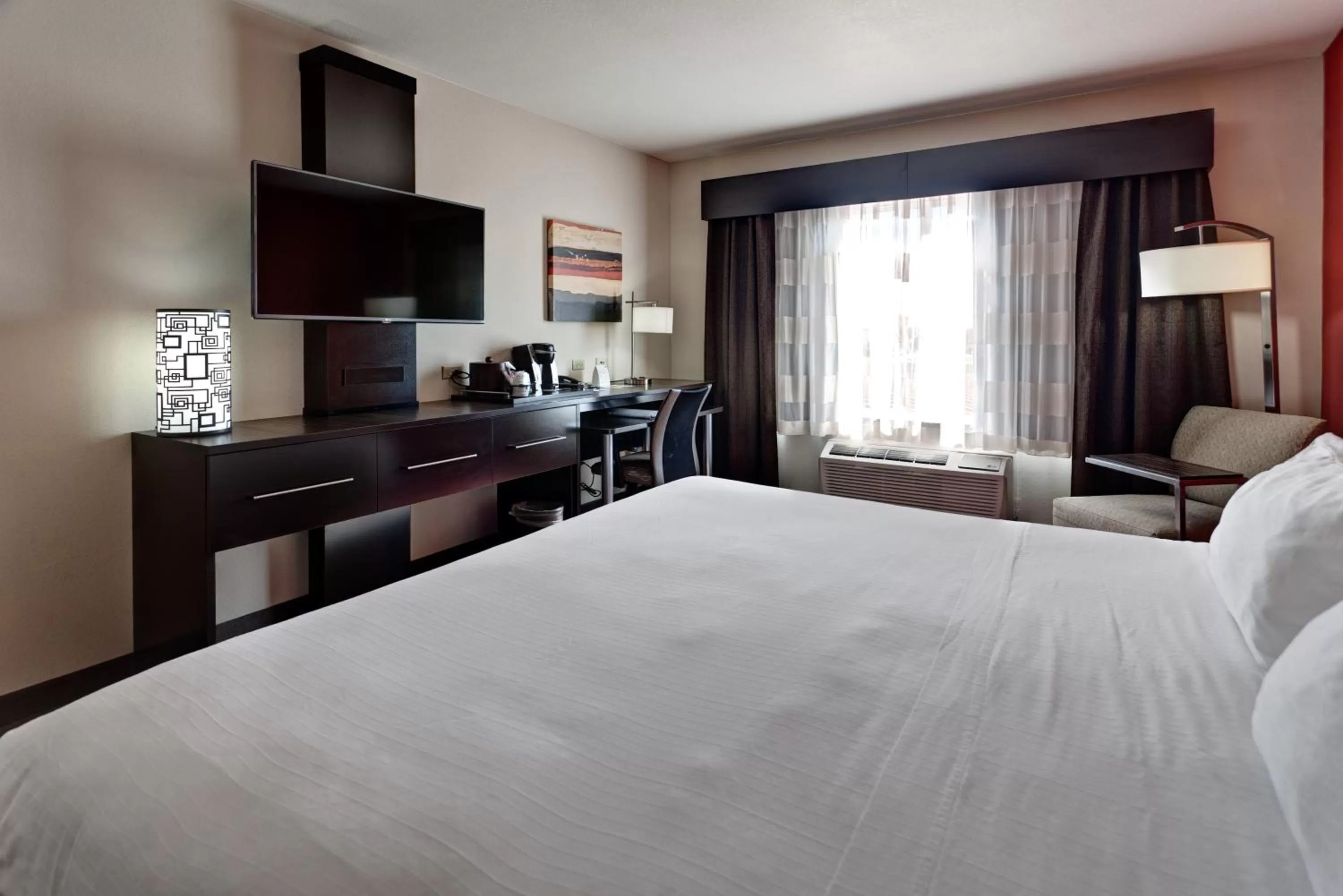 Photo of the whole room, Bed in Holiday Inn Express Northwest Maize by IHG