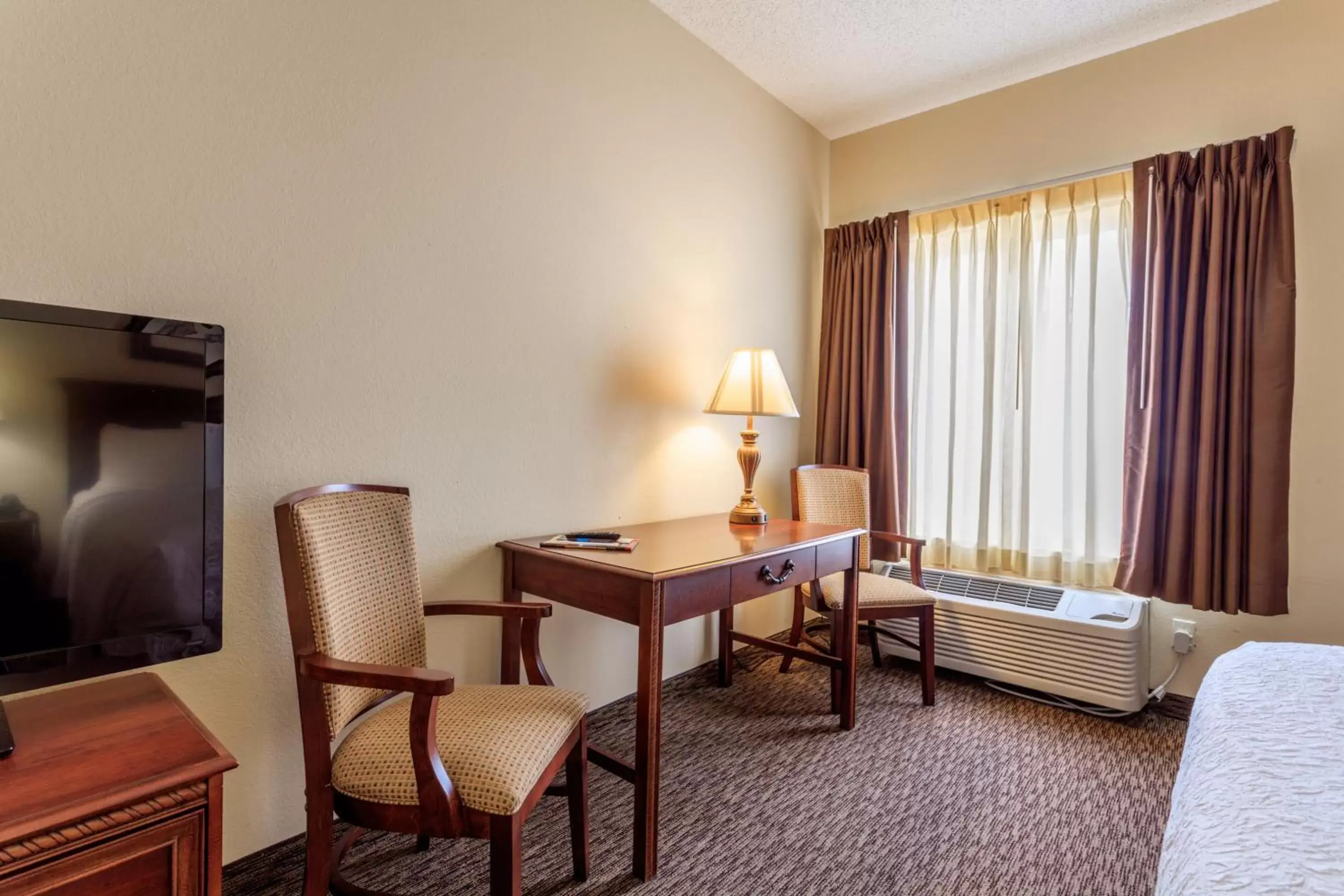 Day, Bed in Branson Towers Hotel Day, Bed in Branson Towers Hotel