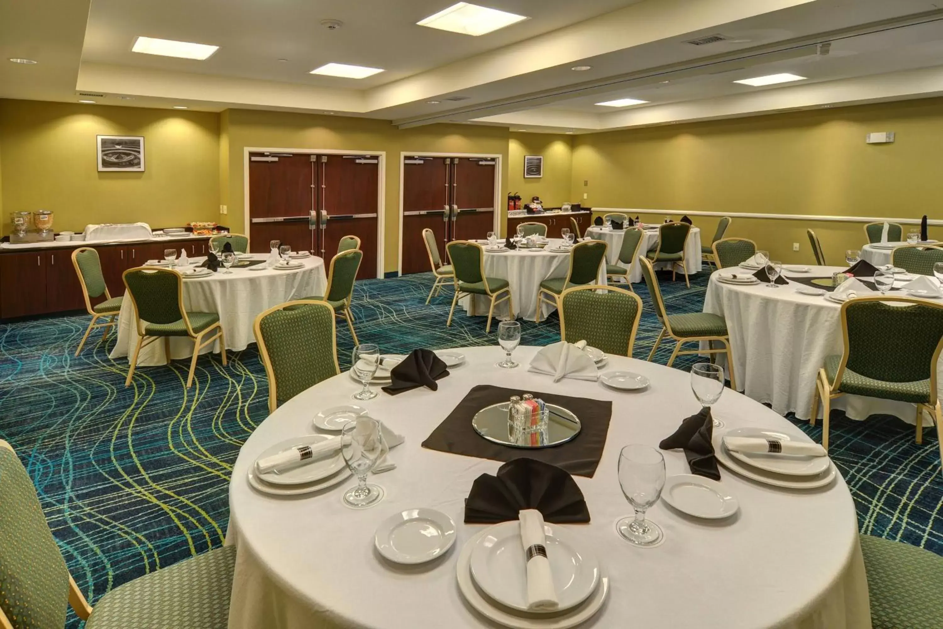 Meeting/conference room, Restaurant/Places to Eat in SpringHill Suites by Marriott Dallas DFW Airport East Las Colinas Irving