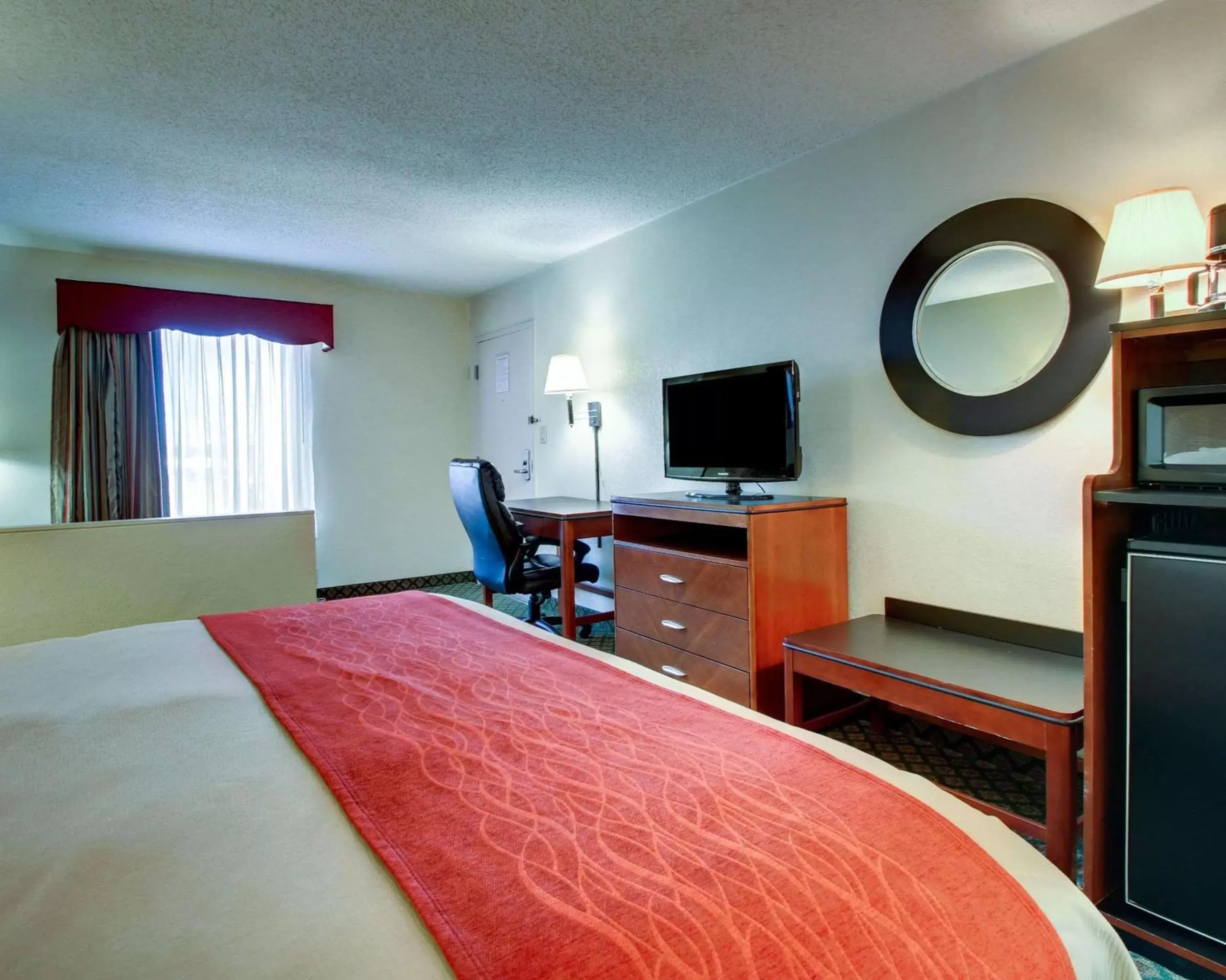 Photo of the whole room, Bed in Quality Inn Brookhaven