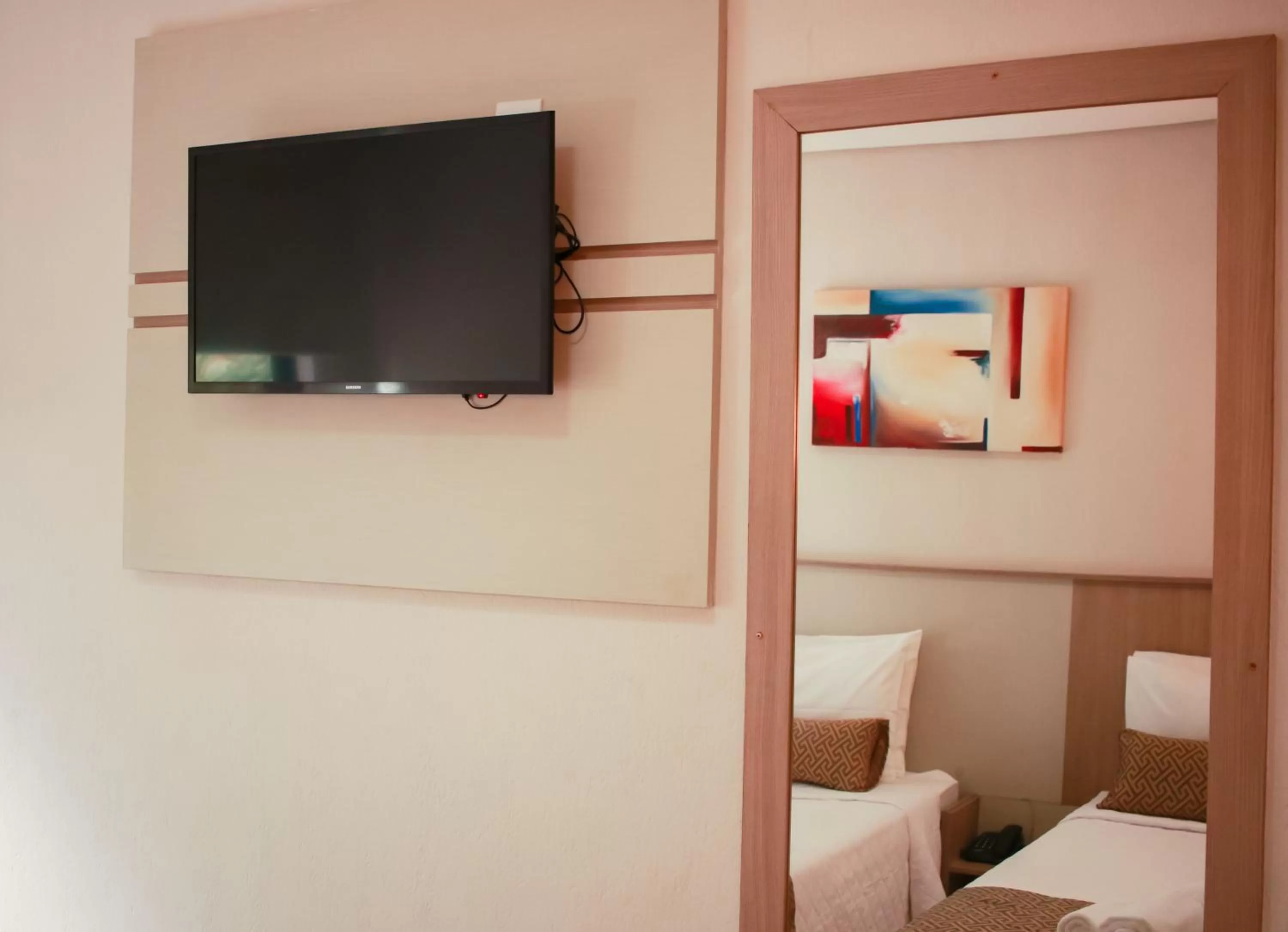 TV and multimedia in Iguassu Express Hotel