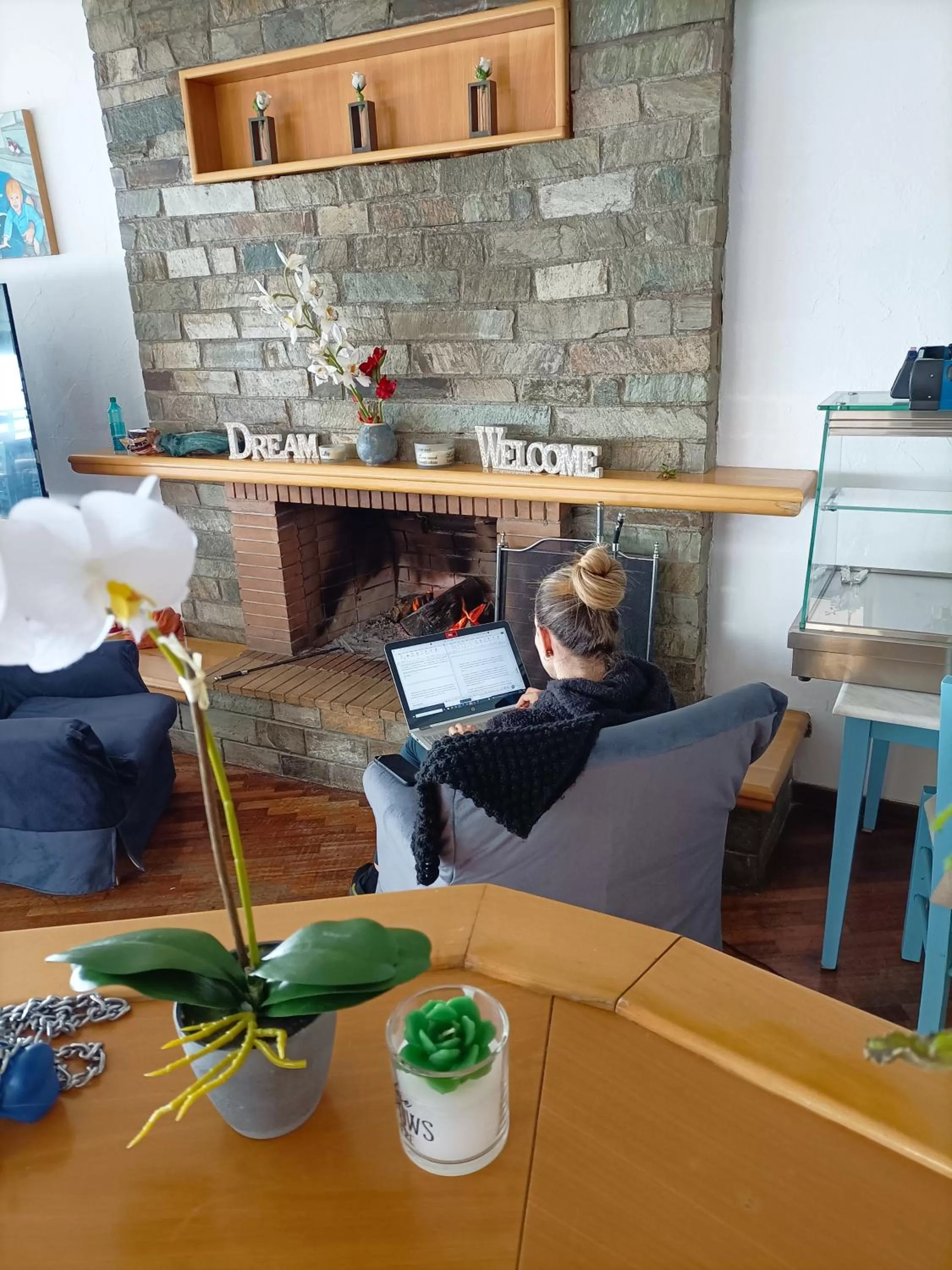 Restaurant/places to eat in Hotel Christina - Happy Days