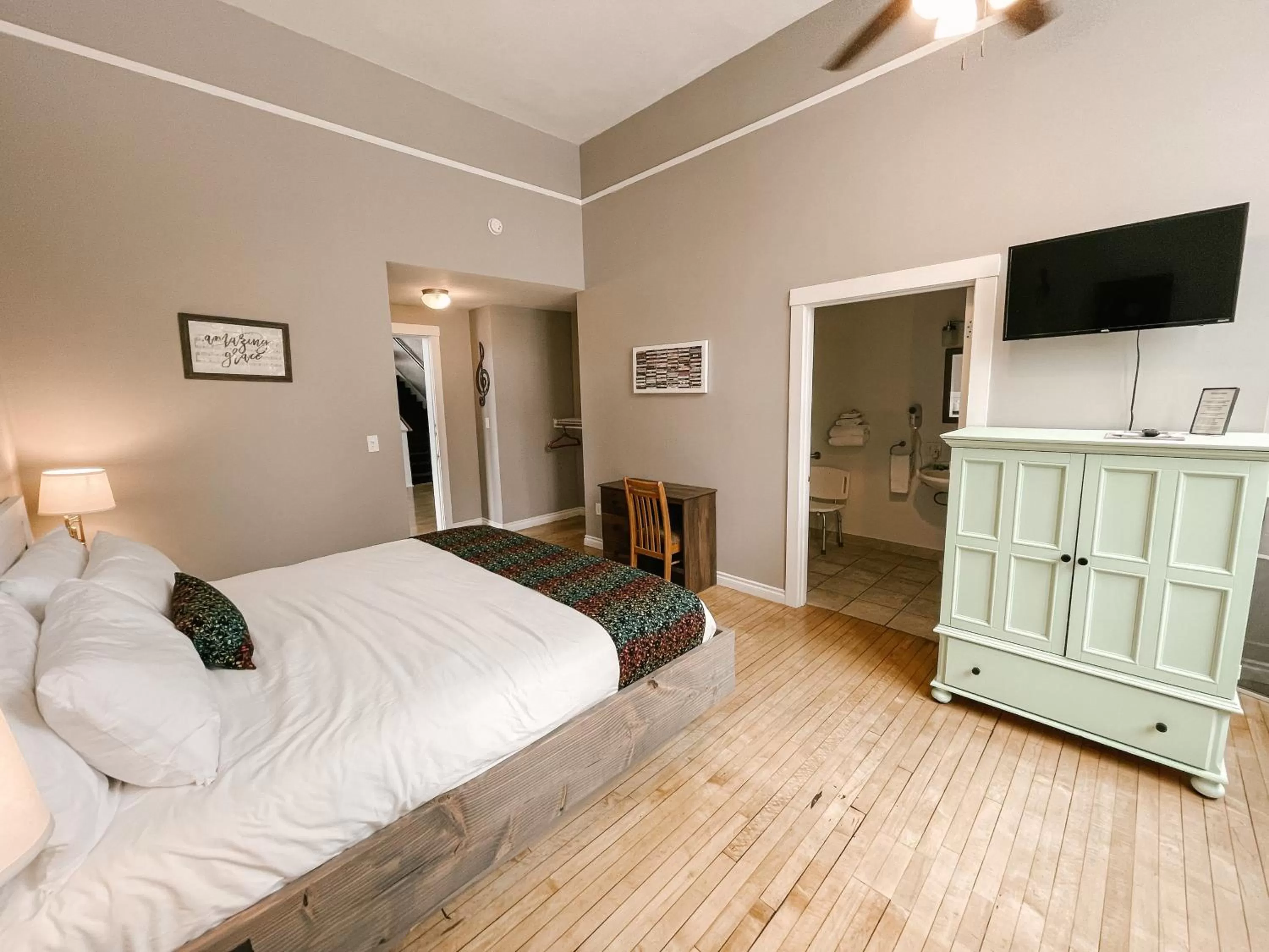 Bed in Northside School Bed & Breakfast