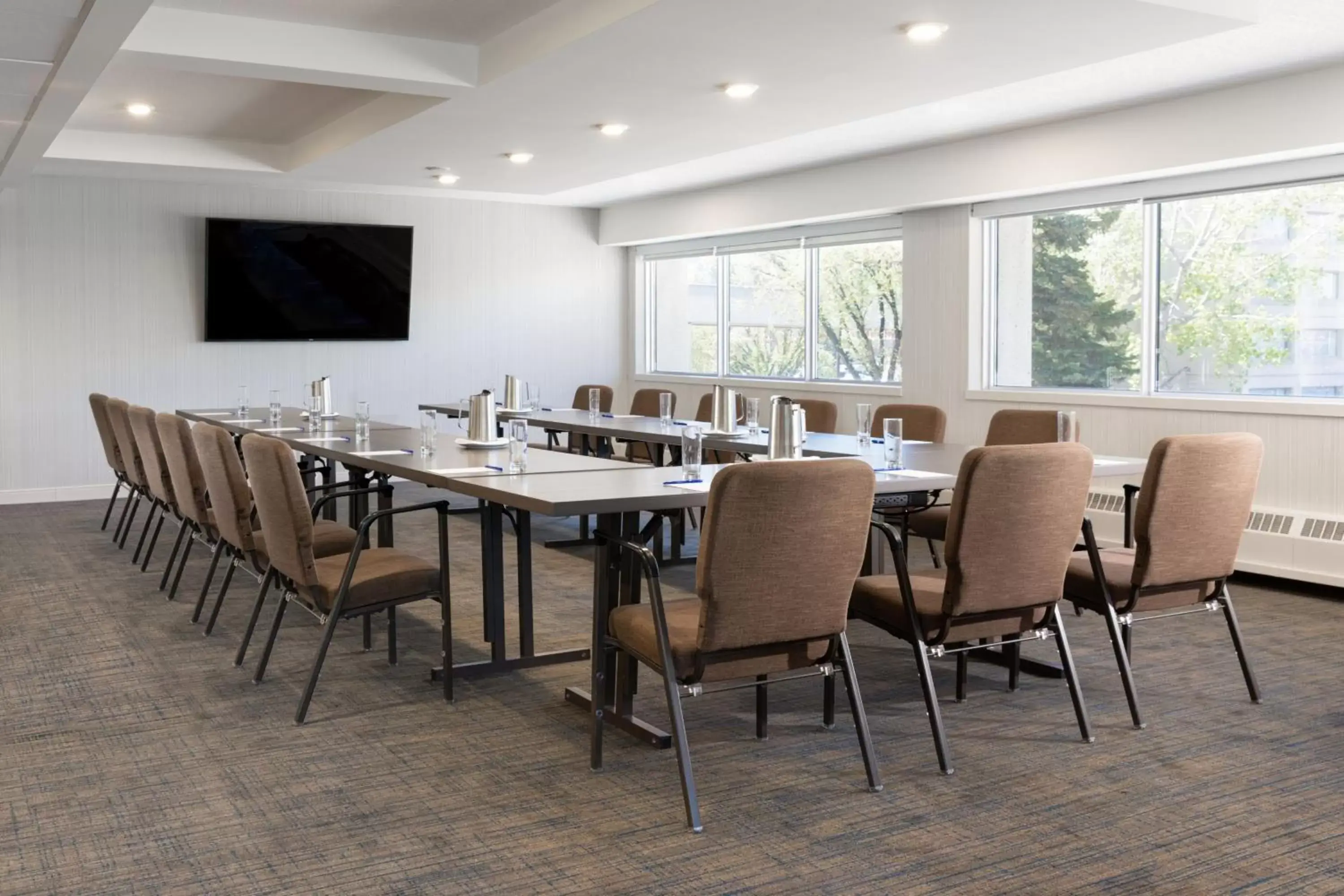 Meeting/conference room in Delta Hotels by Marriott Calgary South