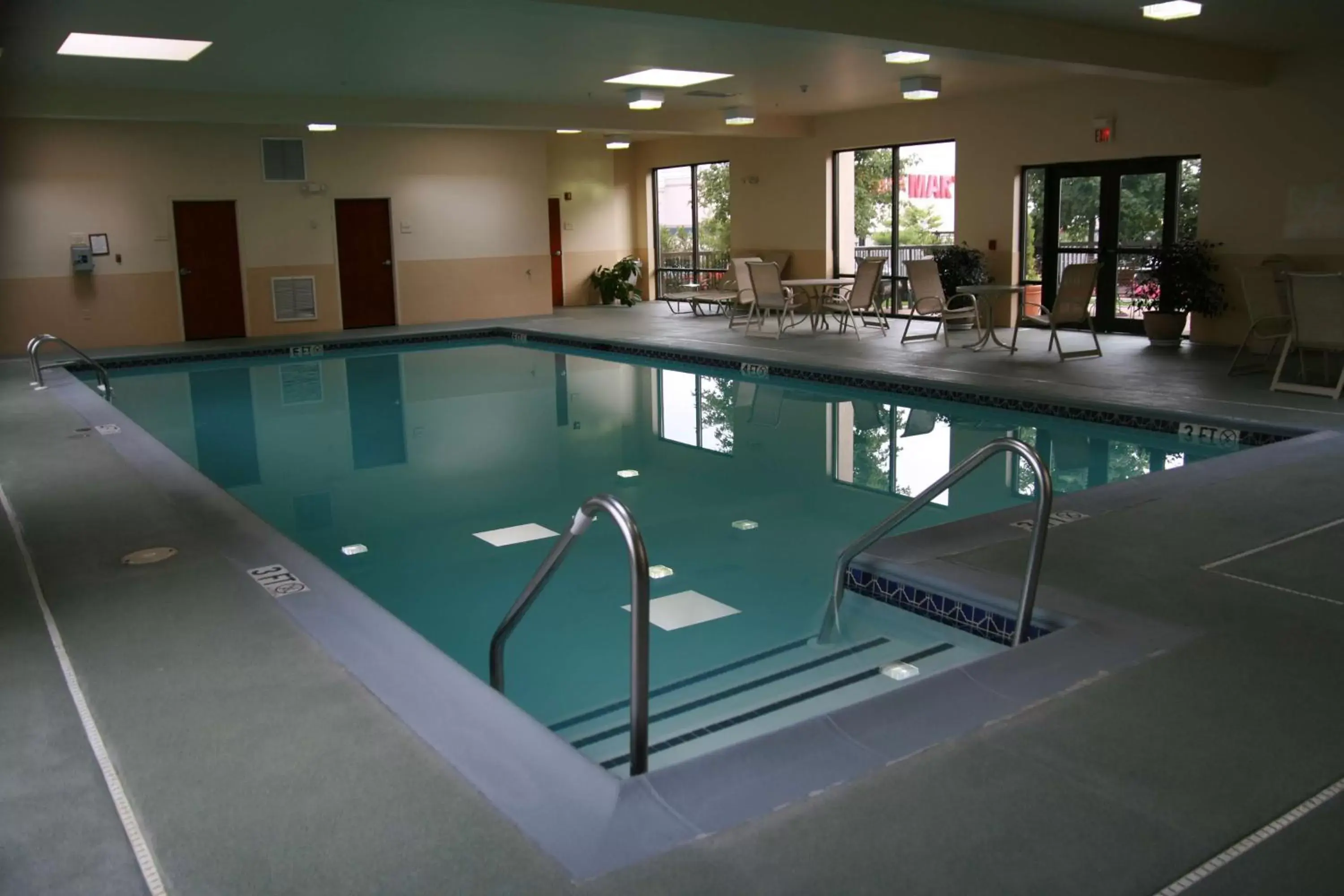 Pool view, Swimming Pool in Hampton Inn Woodbridge